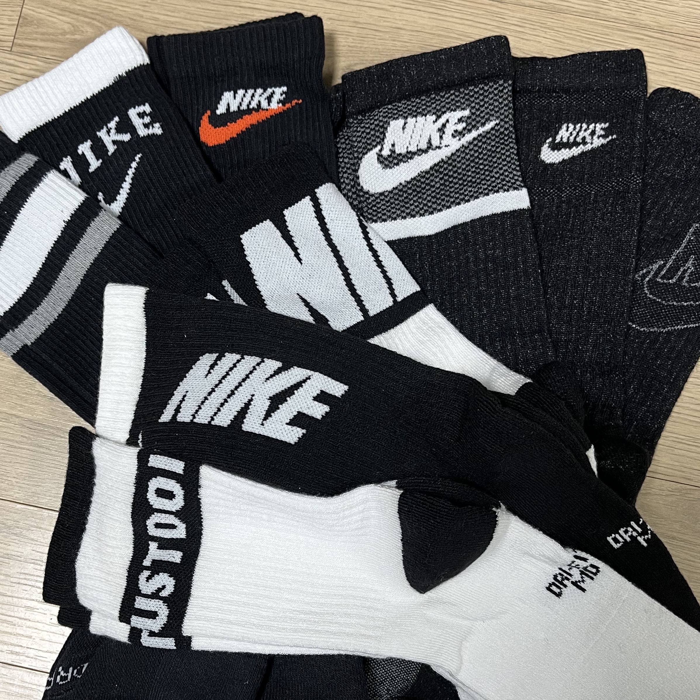 Nike Everyday Plus Cushioned Crew Socks Multicolor (3 Pack/Korean Ver.), Nike NSW Essential+ French Terry Pants Dark Grey Heather - Asia 착용 스타일 - 2