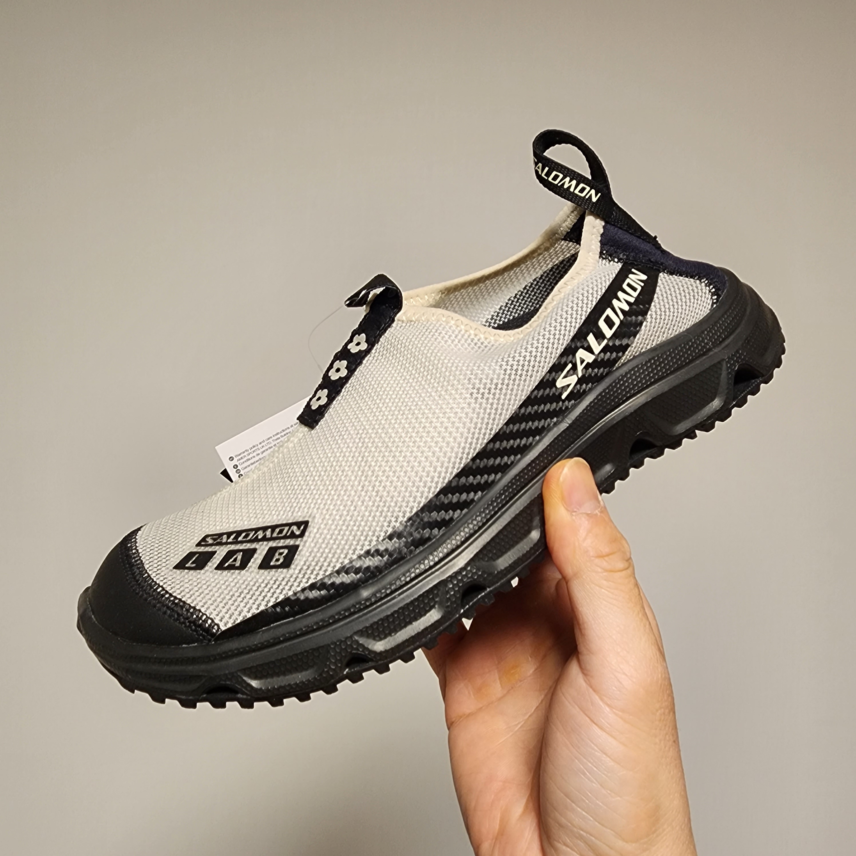 Salomon x Sandy Liang RX Moc 3.0 Black White 착용 스타일 - 1