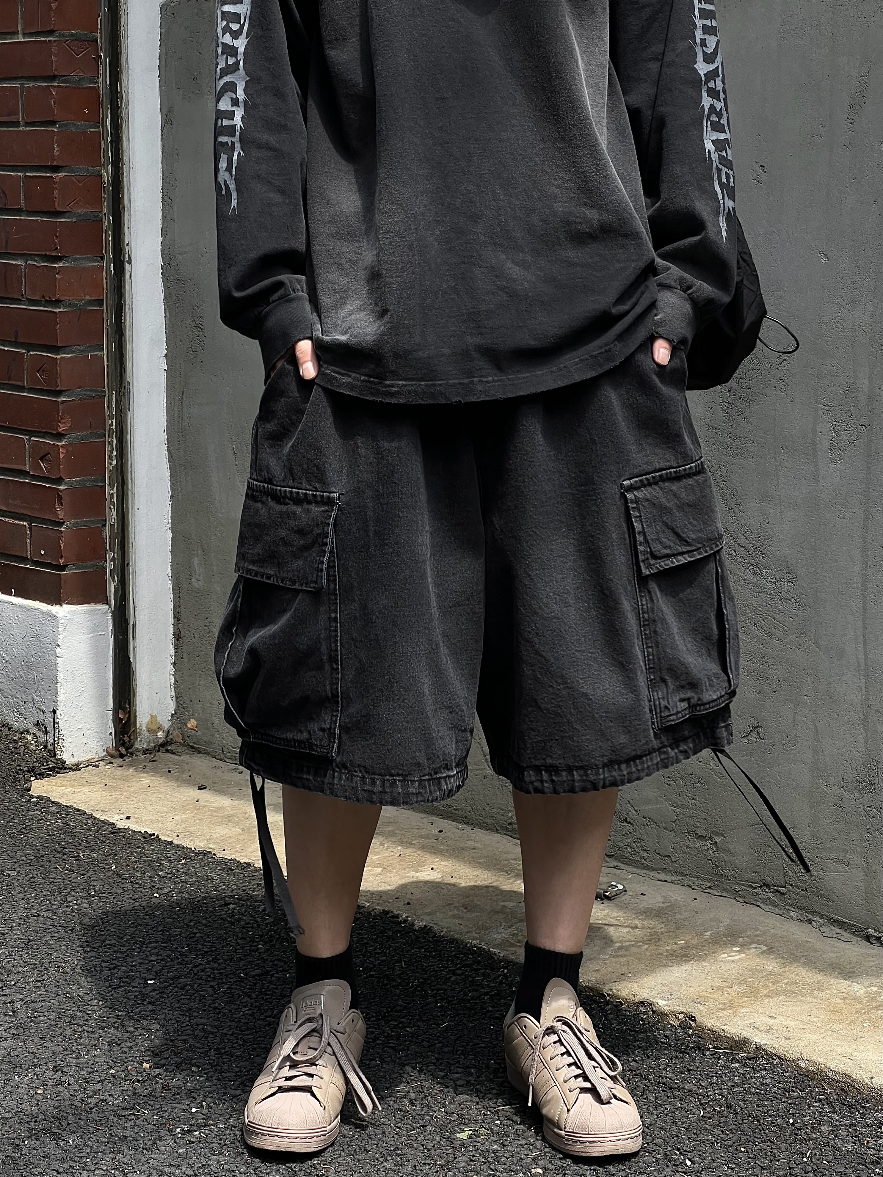 Adidas Superstar Chalky Brown 착용 스타일 - 3