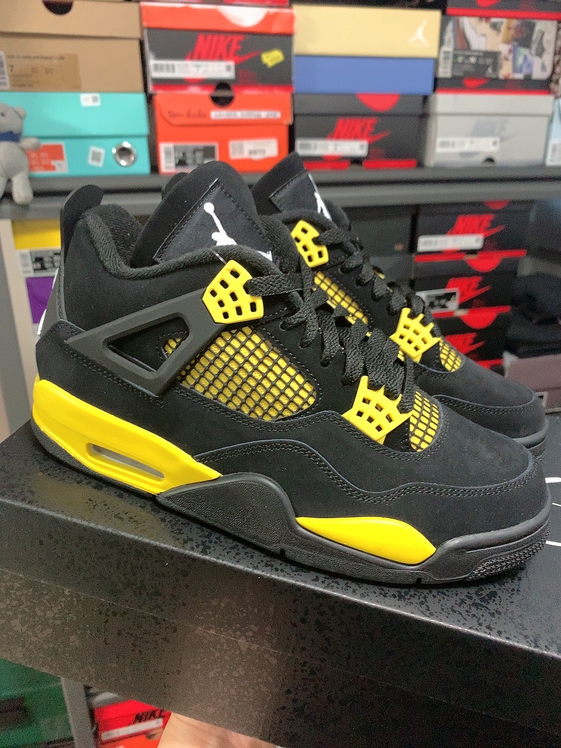 Jordan 4 Retro Thunder 2023 착용 스타일