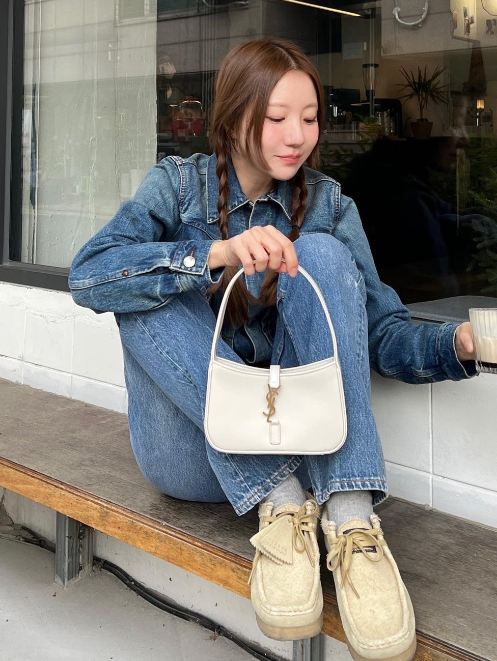 Saint Laurent Bronze Monogram Le 5 A 7 Hobo Bag in Smooth Leather Blanc Vintage 착용 스타일
