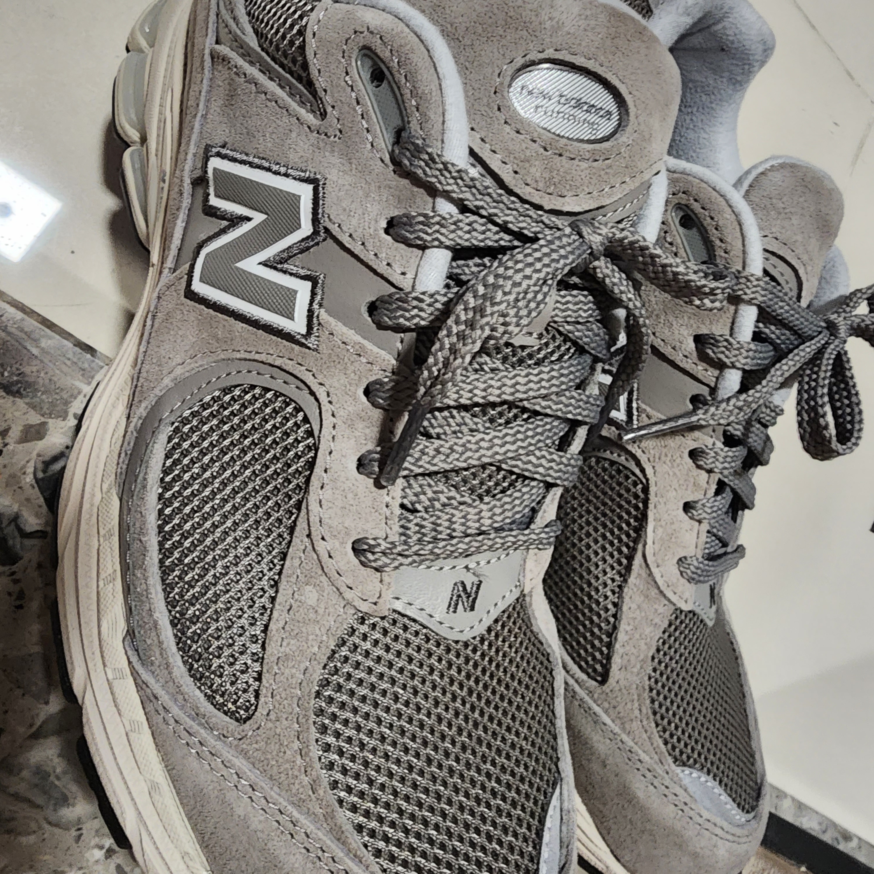 New Balance 2002R Grey 착용 스타일