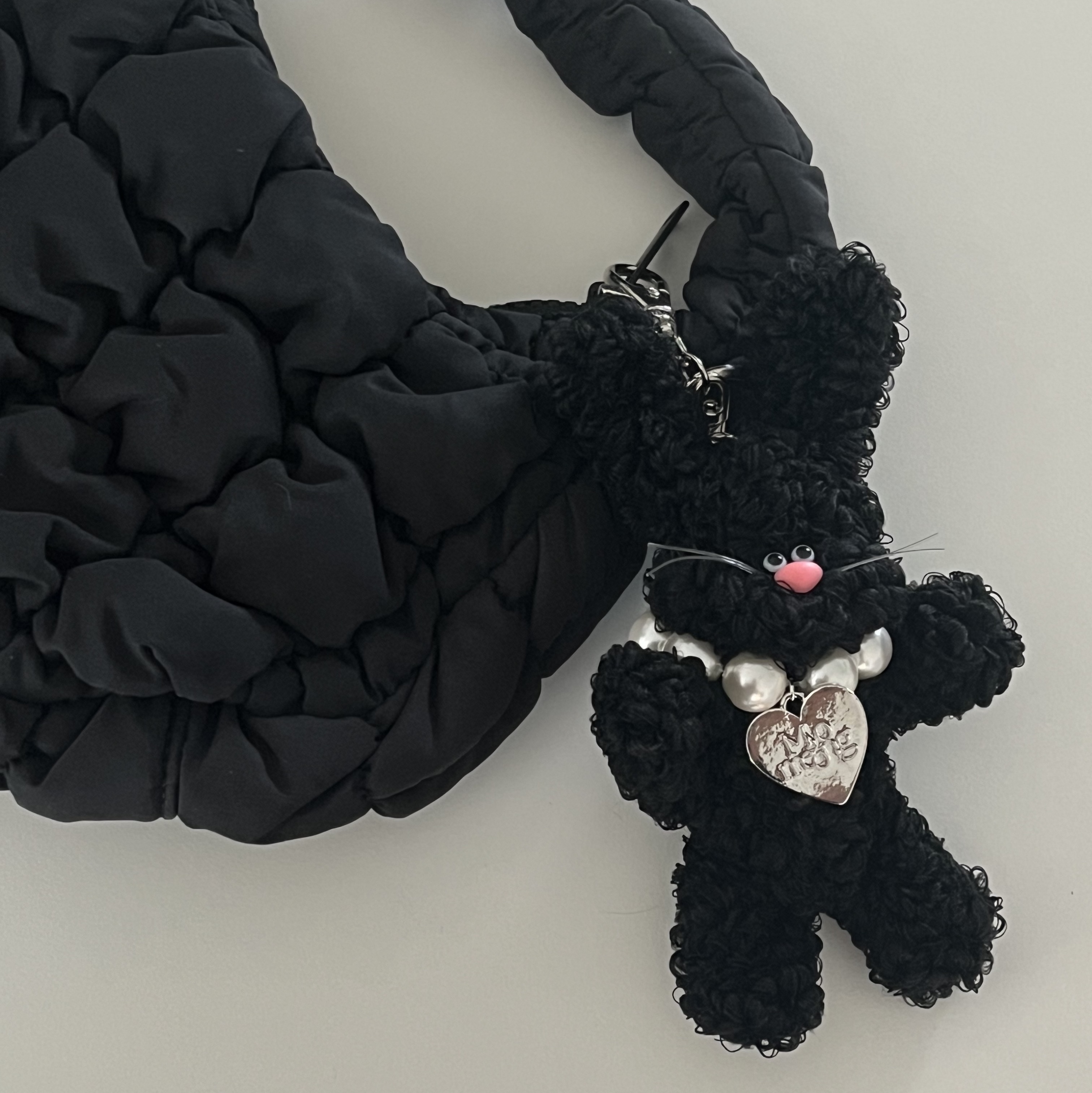 COS Quilted Micro Bag Black 착용 스타일