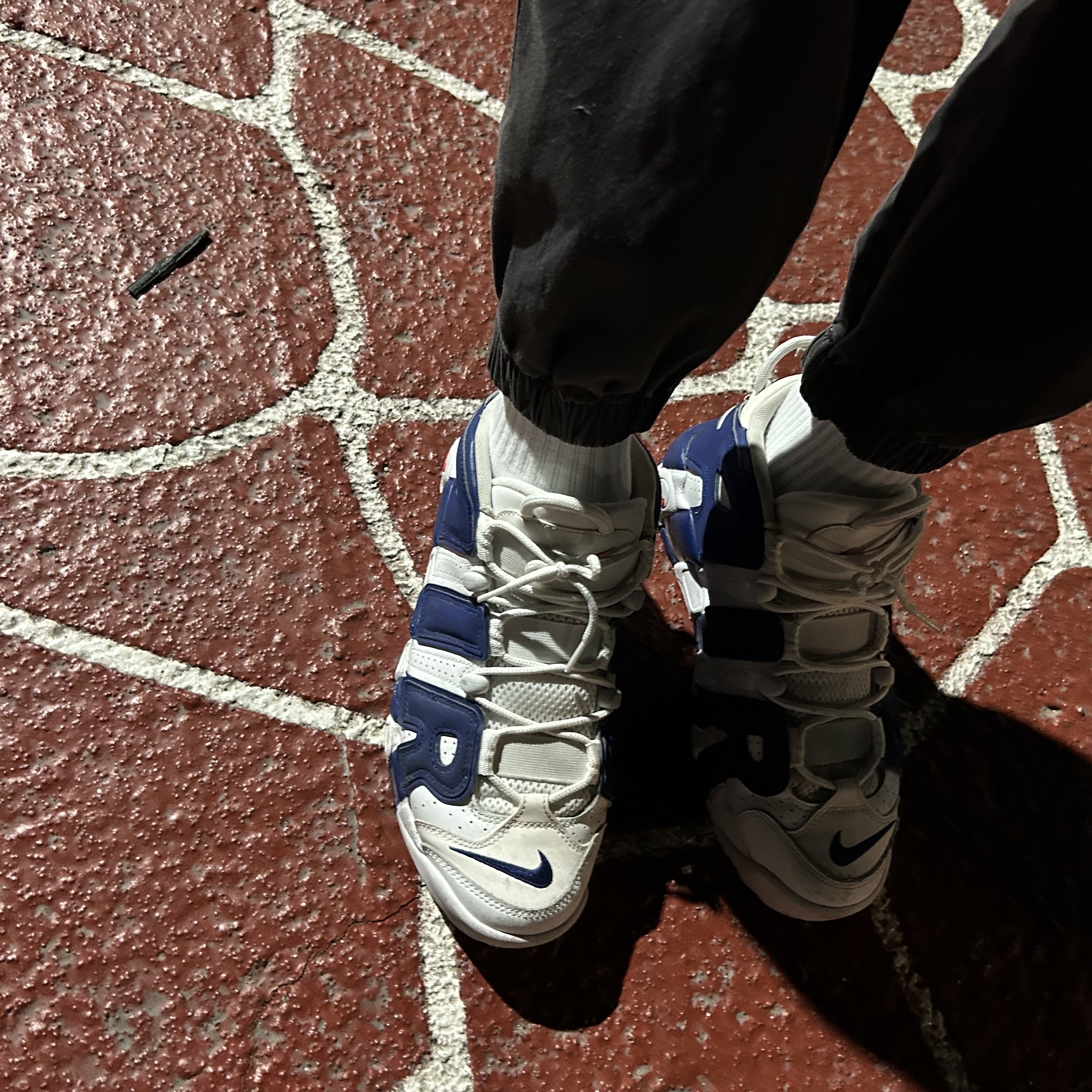 IAB Studio Socks White Set, Nike Air More Uptempo Knicks 착용 스타일