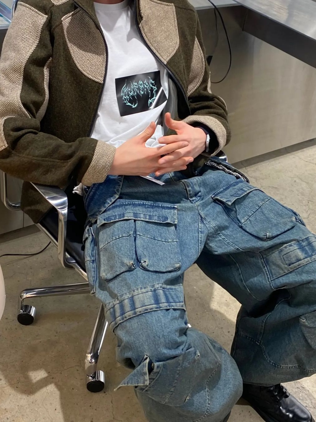 [KREAM 단독] Ourpas 030 Wide Cargo Denim Blue 착용 스타일 - 2