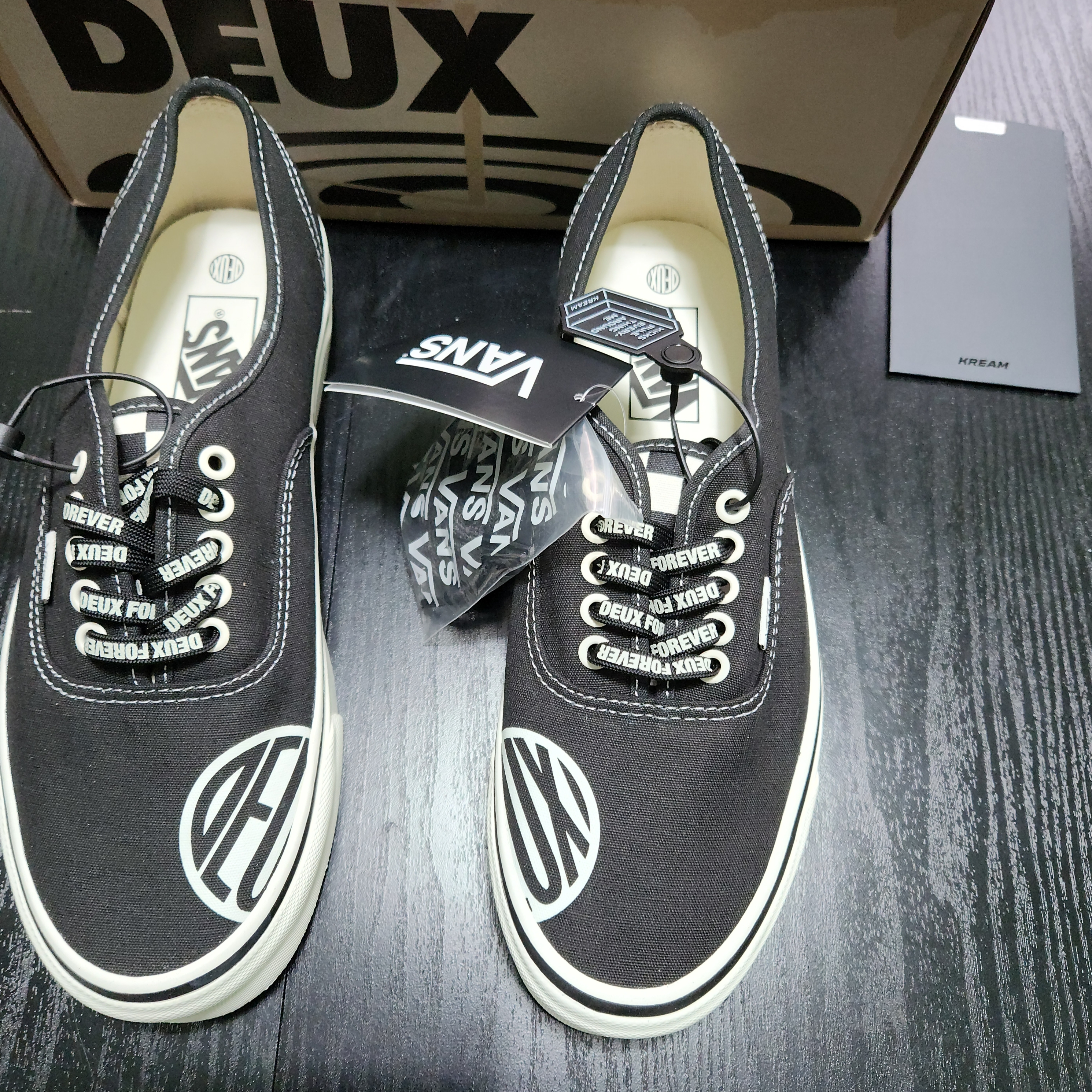 Vans x Deux Authentic 44 DX Black 착용 스타일 - 1