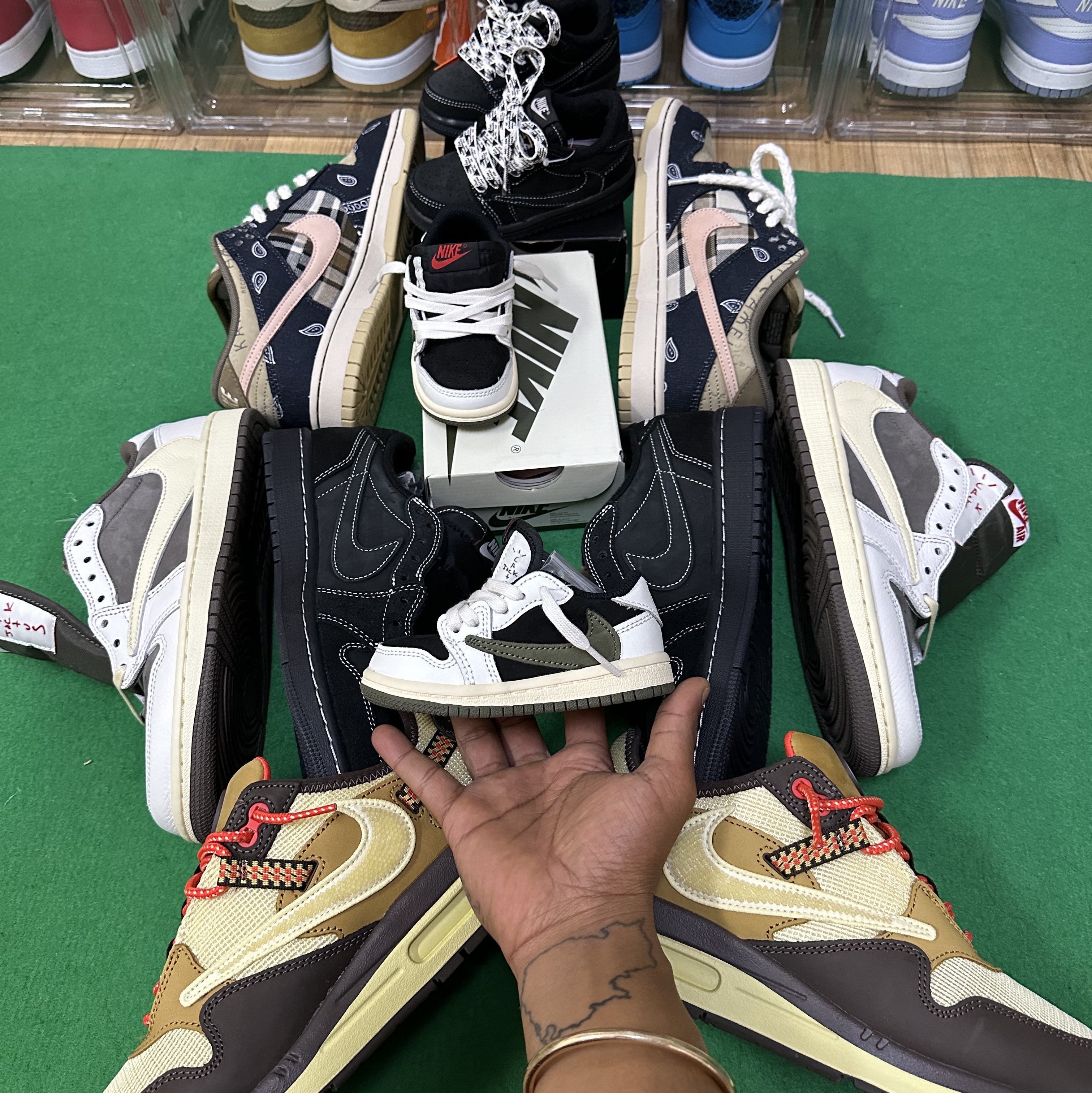 (TD) Jordan 1 x Travis Scott Retro Low OG SP Medium Olive, (TD) Jordan 1 x Travis Scott Retro Low OG SP Black Phantom 착용 스타일