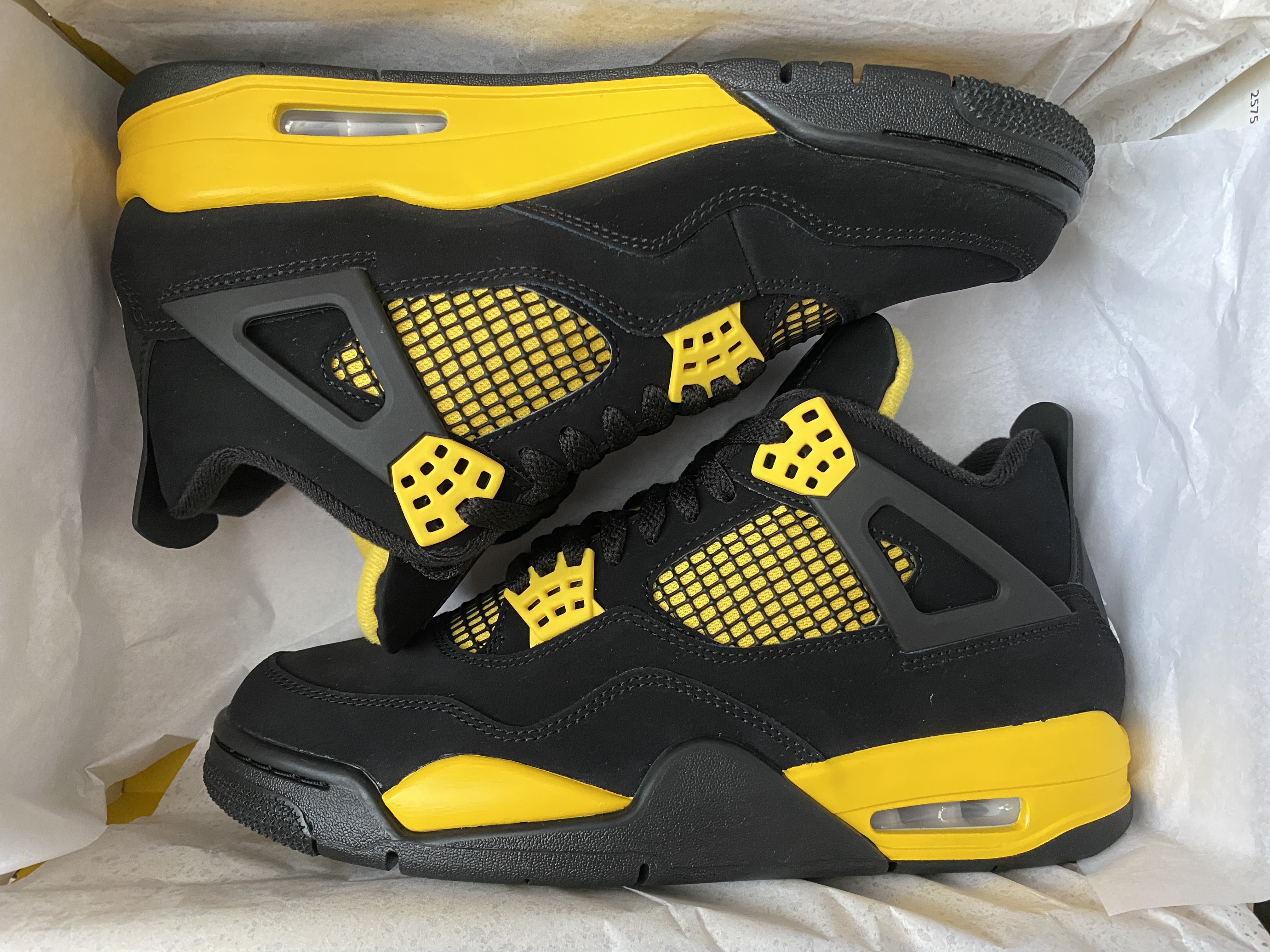 Jordan 4 Retro Thunder 2023 착용 스타일