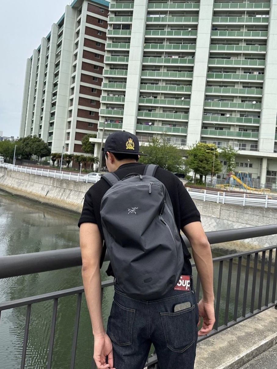 Arc'teryx Granville 16 Zip Backpack Black 착용 스타일 - 2