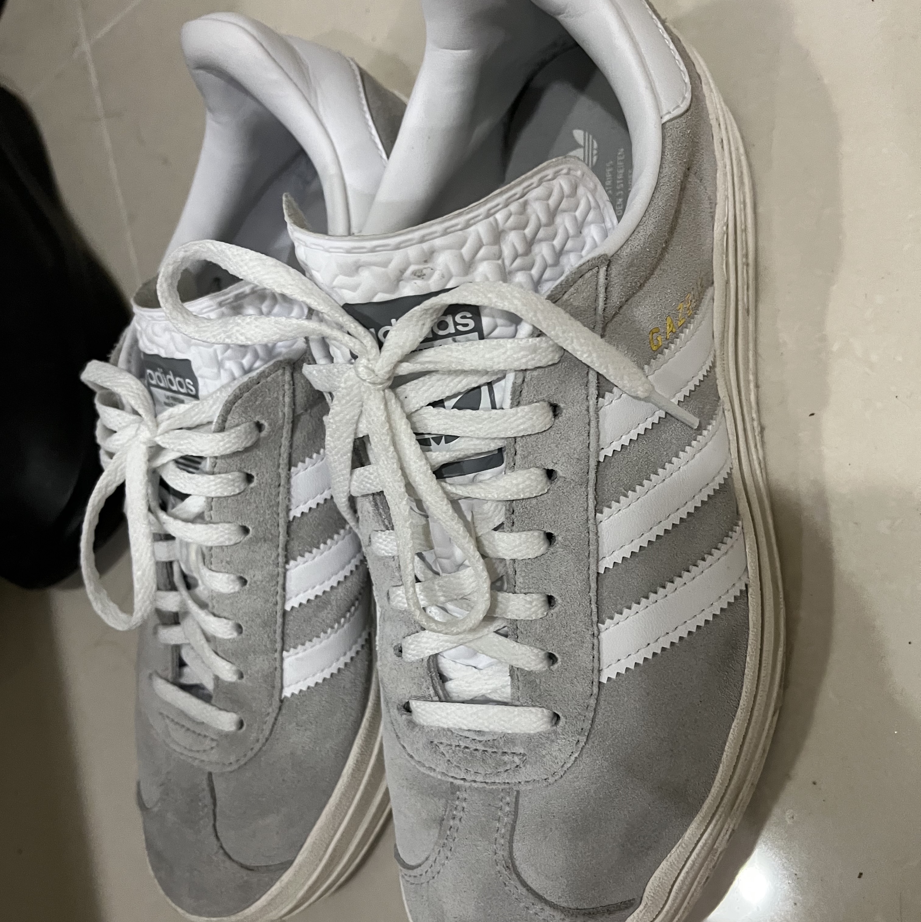 (W) Adidas Gazelle Bold Grey Cloud White 착용 스타일