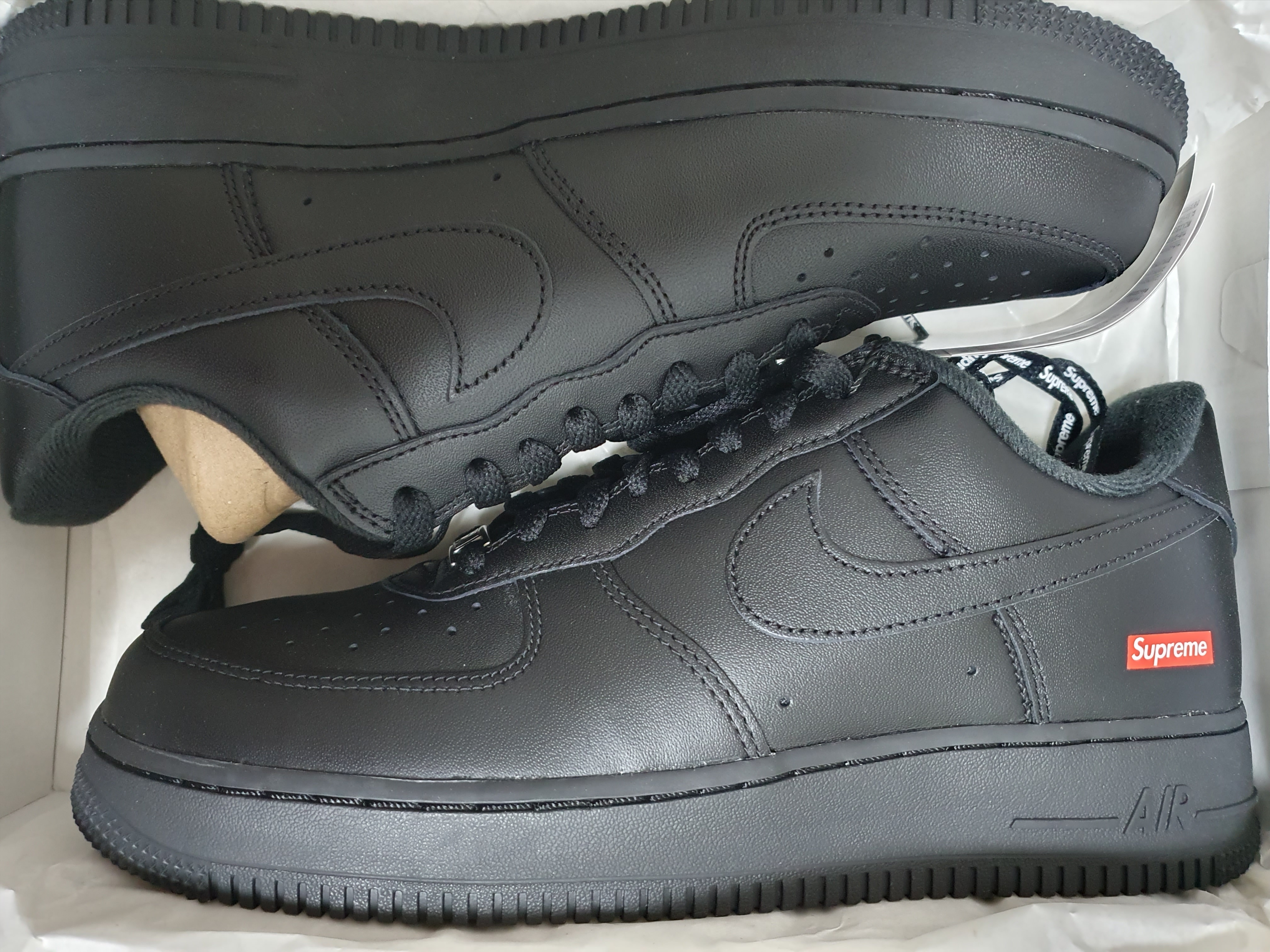 Nike x Supreme Air Force 1 Low Black 착용 스타일