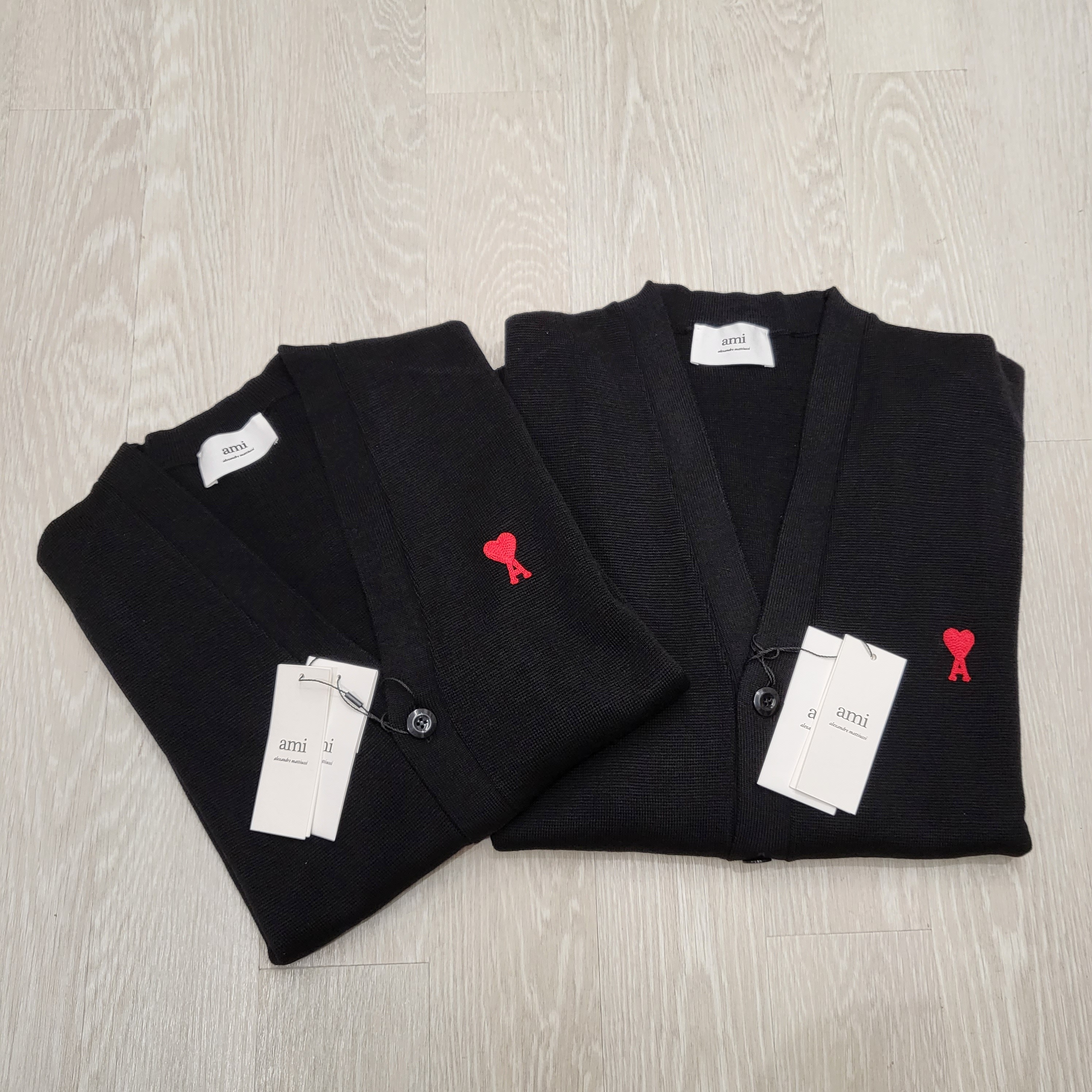 AMI de Coeur Wool Cardigan Black 착용 스타일