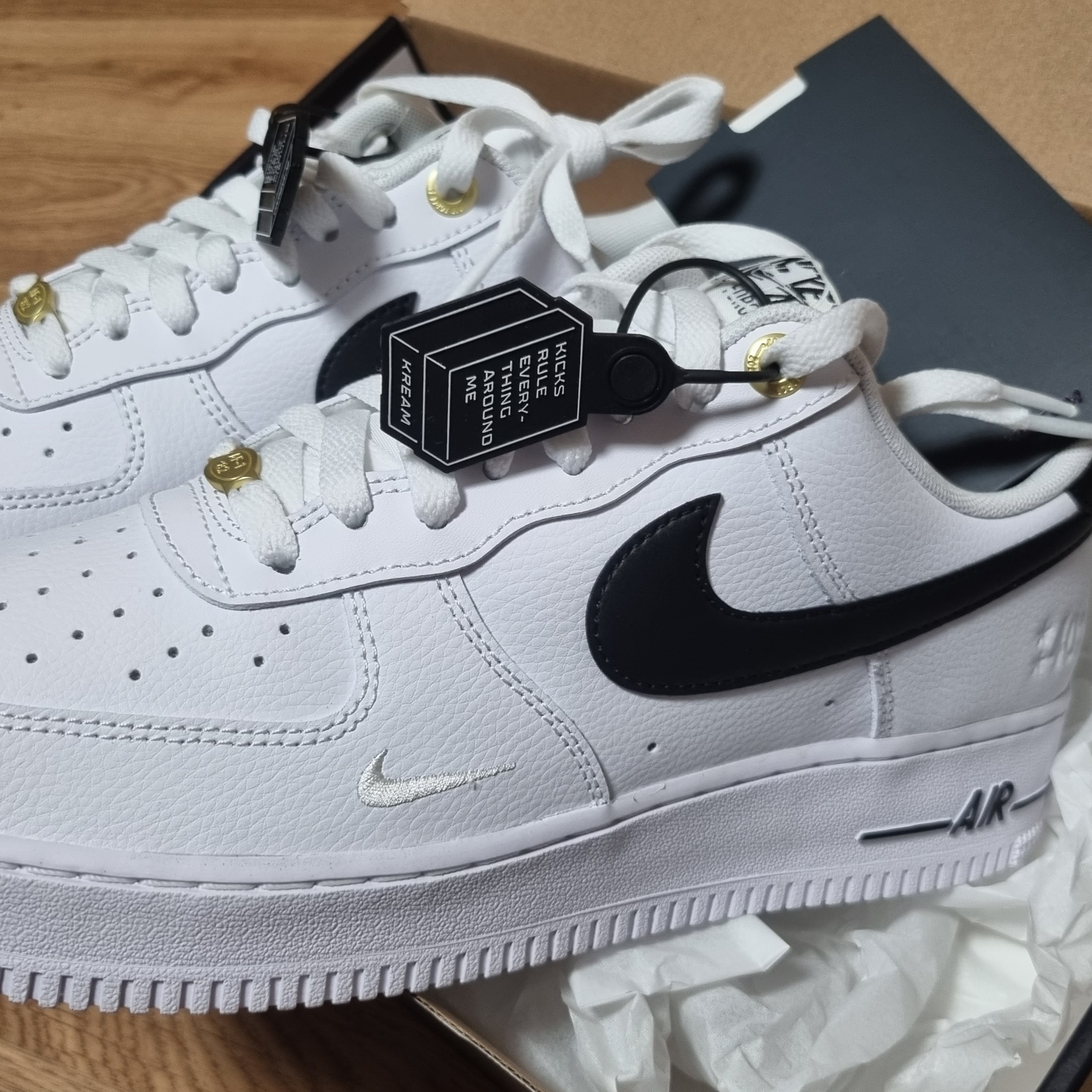 Nike Air Force 1 '07 LV8 40th Anniversary Join Forces White Black 착용 스타일