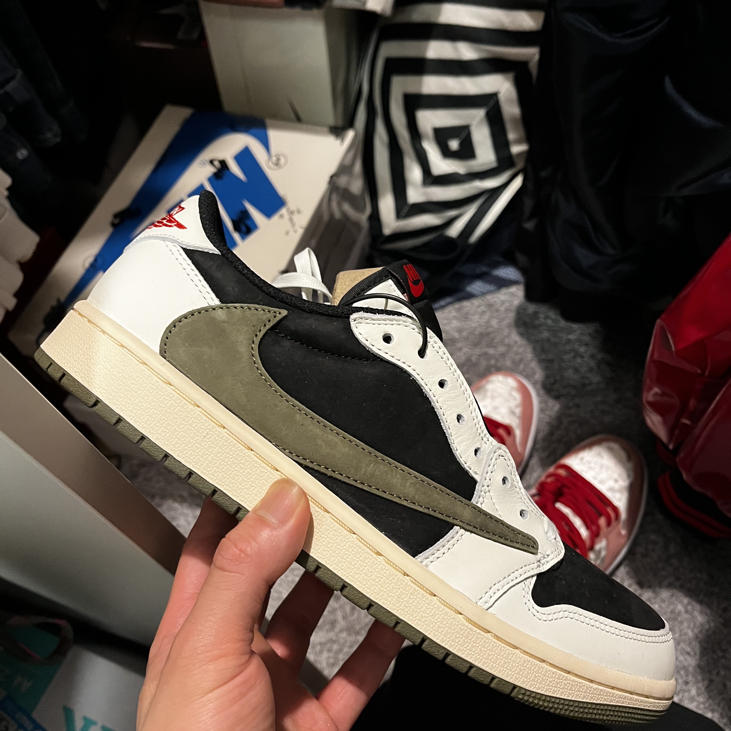 (W) Jordan 1 x Travis Scott Retro Low OG SP Medium Olive 착용 스타일