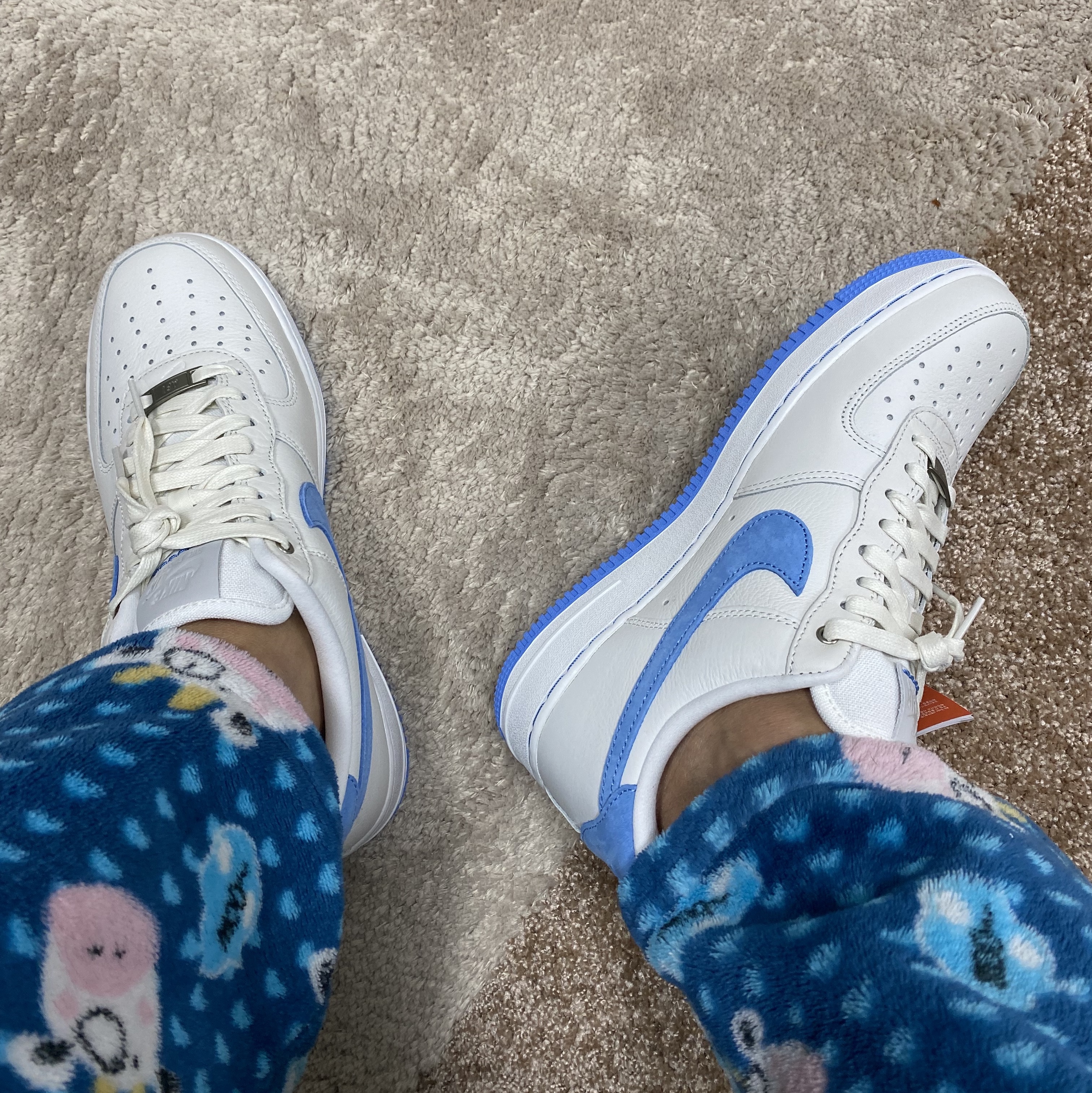 (W) Nike Air Force 1 LXX University Blue 착용 스타일 - 4