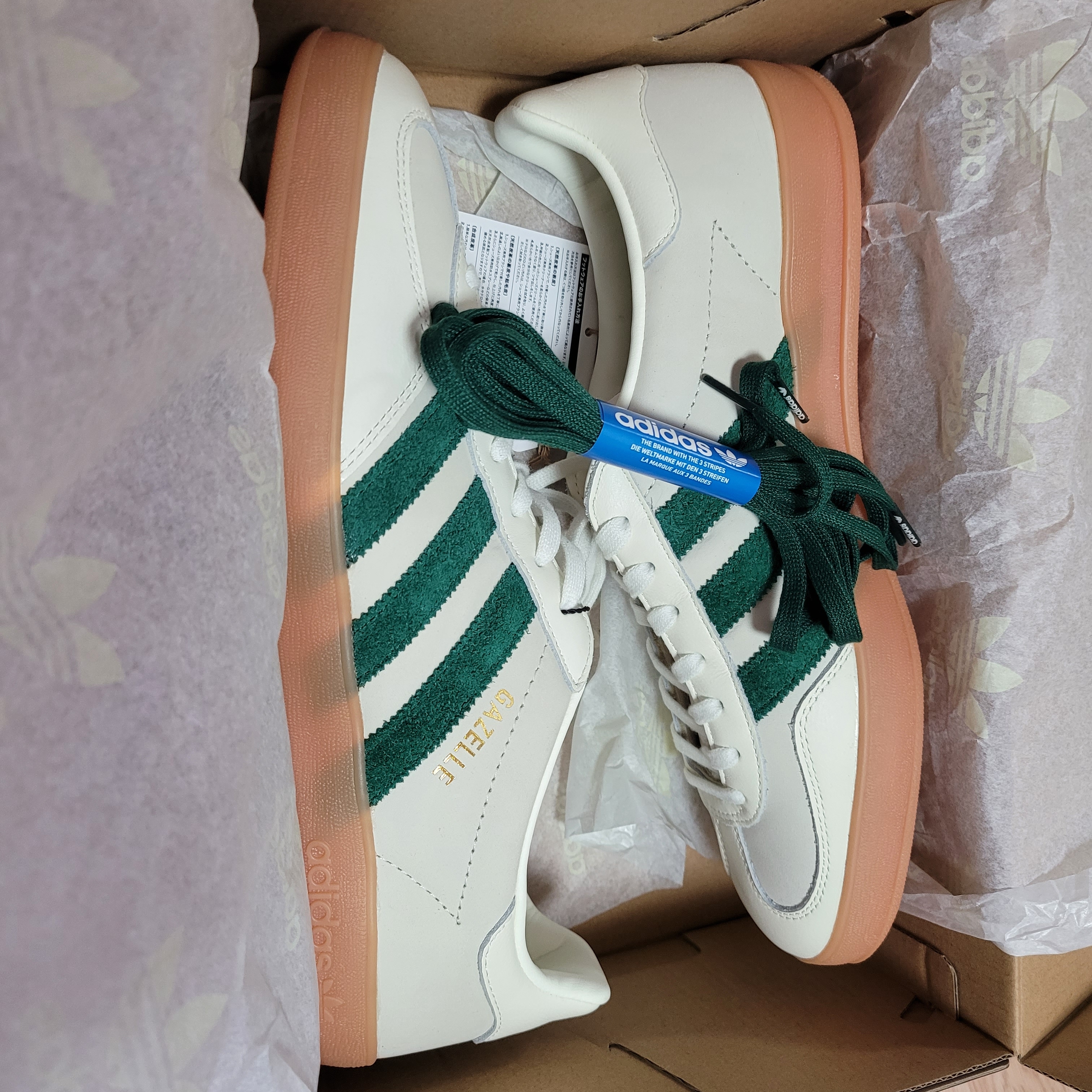 Adidas x Emmi Gazelle Indoor Off White Dark Green 착용 스타일 - 4