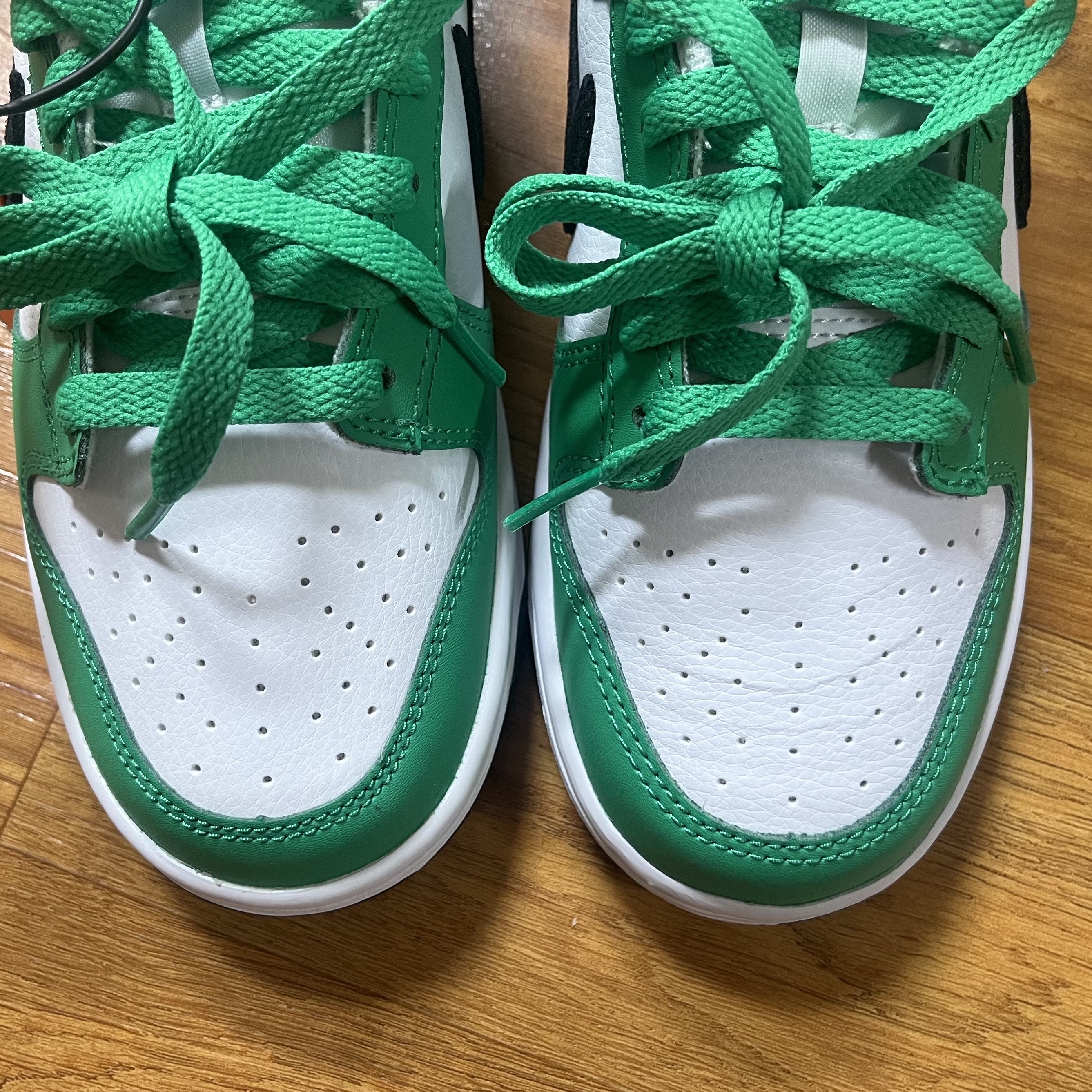 Nike Dunk Low White Green 착용 스타일