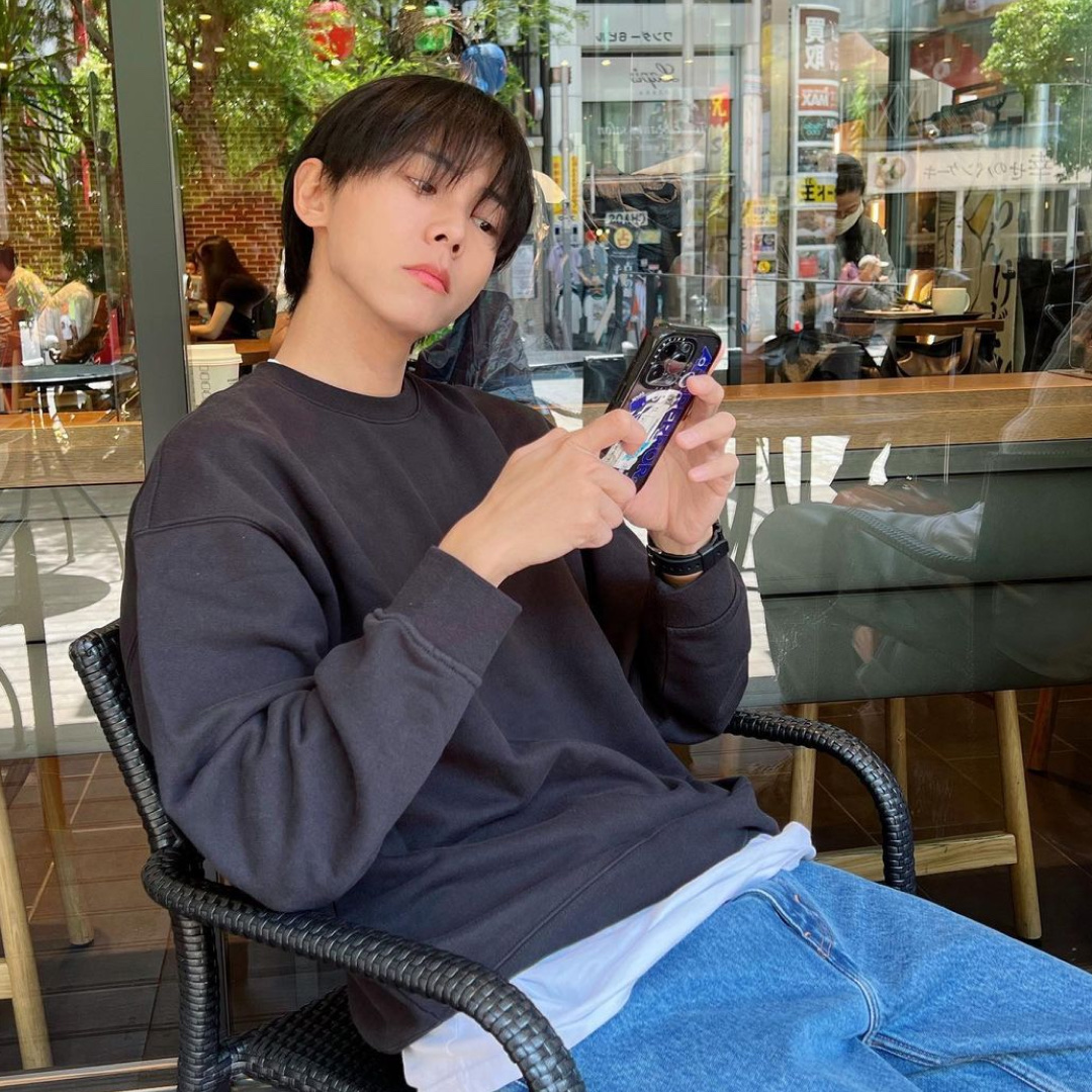 오니츠카 타이거 멕시코 66 버치, 케이스티파이 x 아더에러 아이폰 스티커 맥세이프 케이스 클리어 착용 스타일 - 3