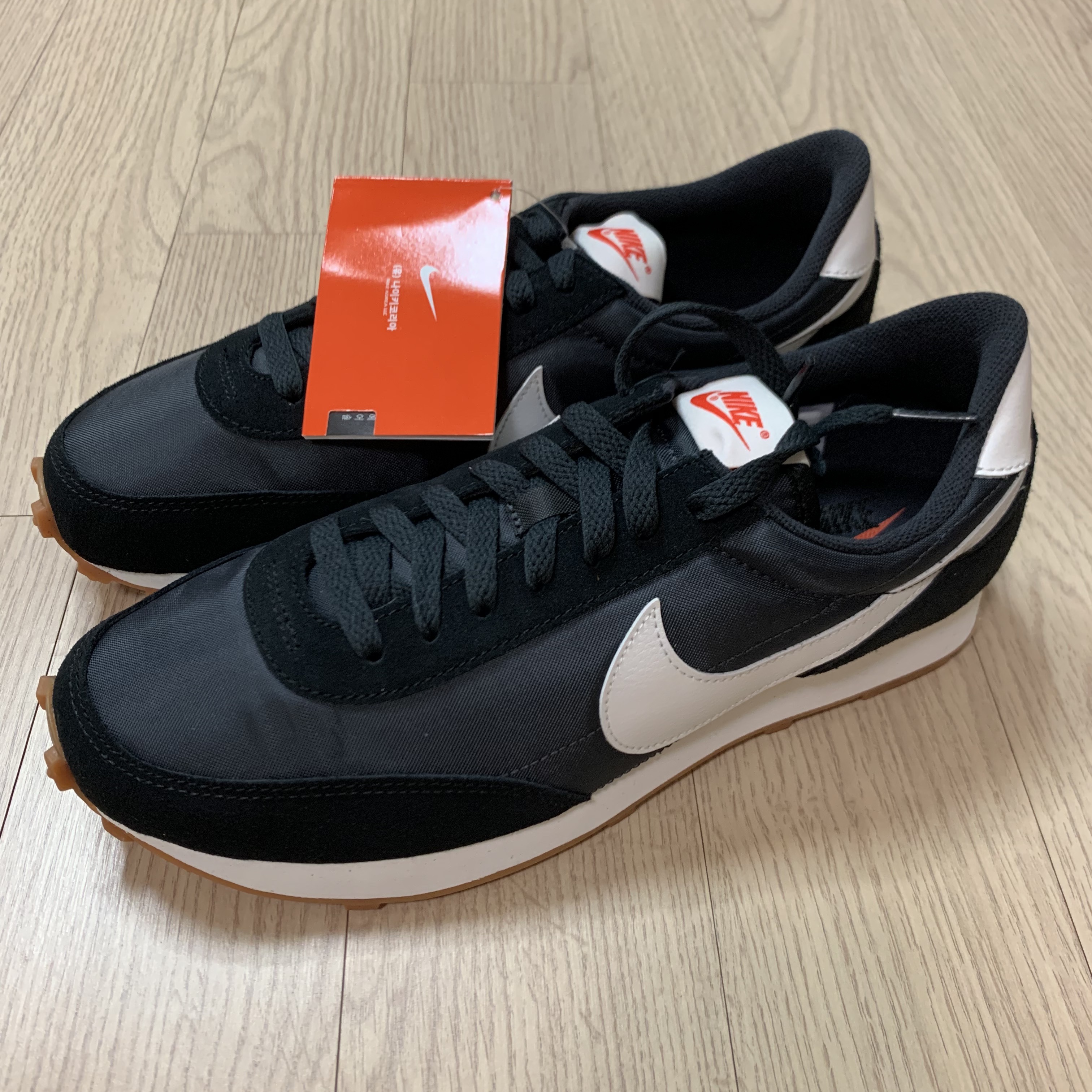 (W) Nike Daybreak Black White 착용 스타일