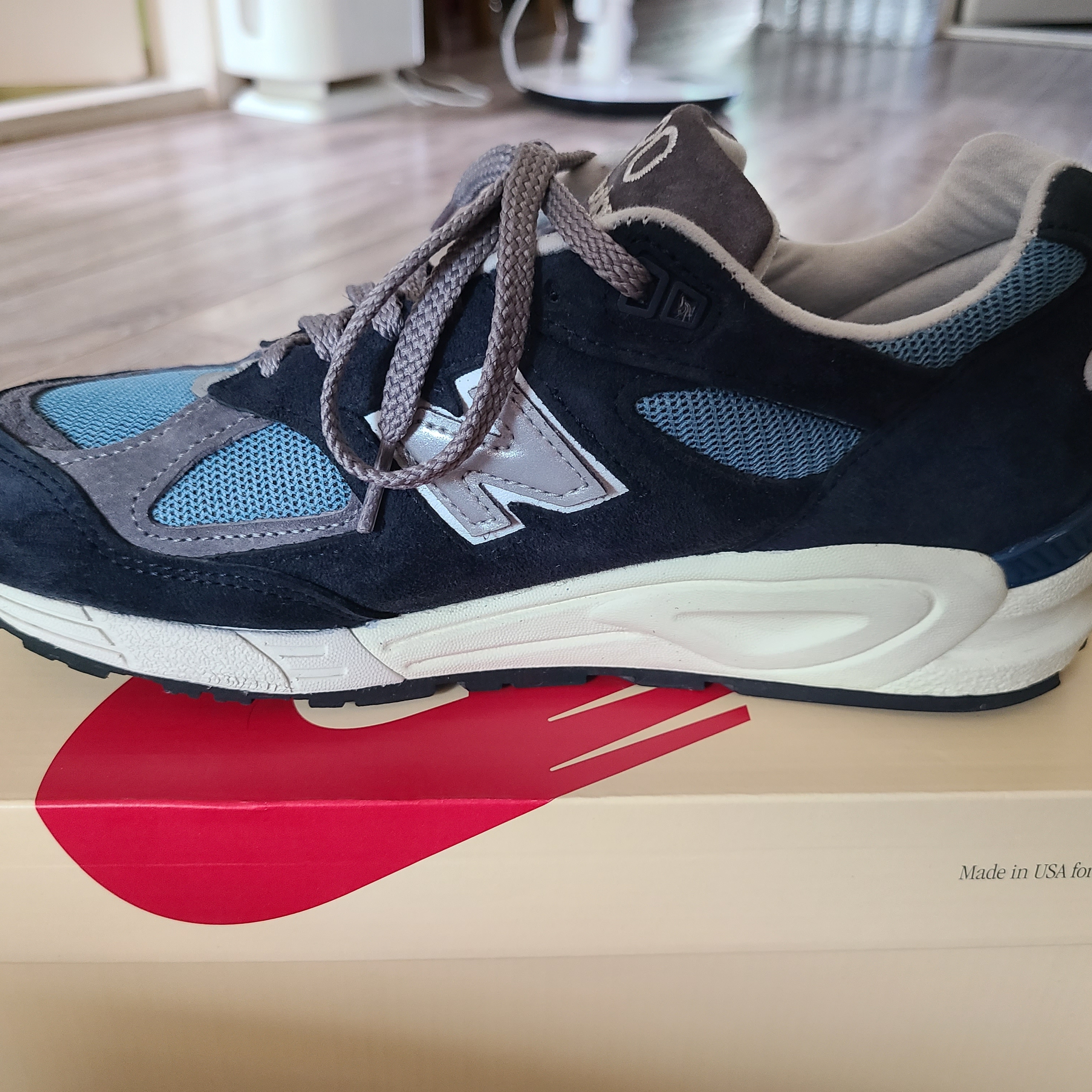New Balance 990v2 Made in USA Navy Castlerock 착용 스타일 - 2