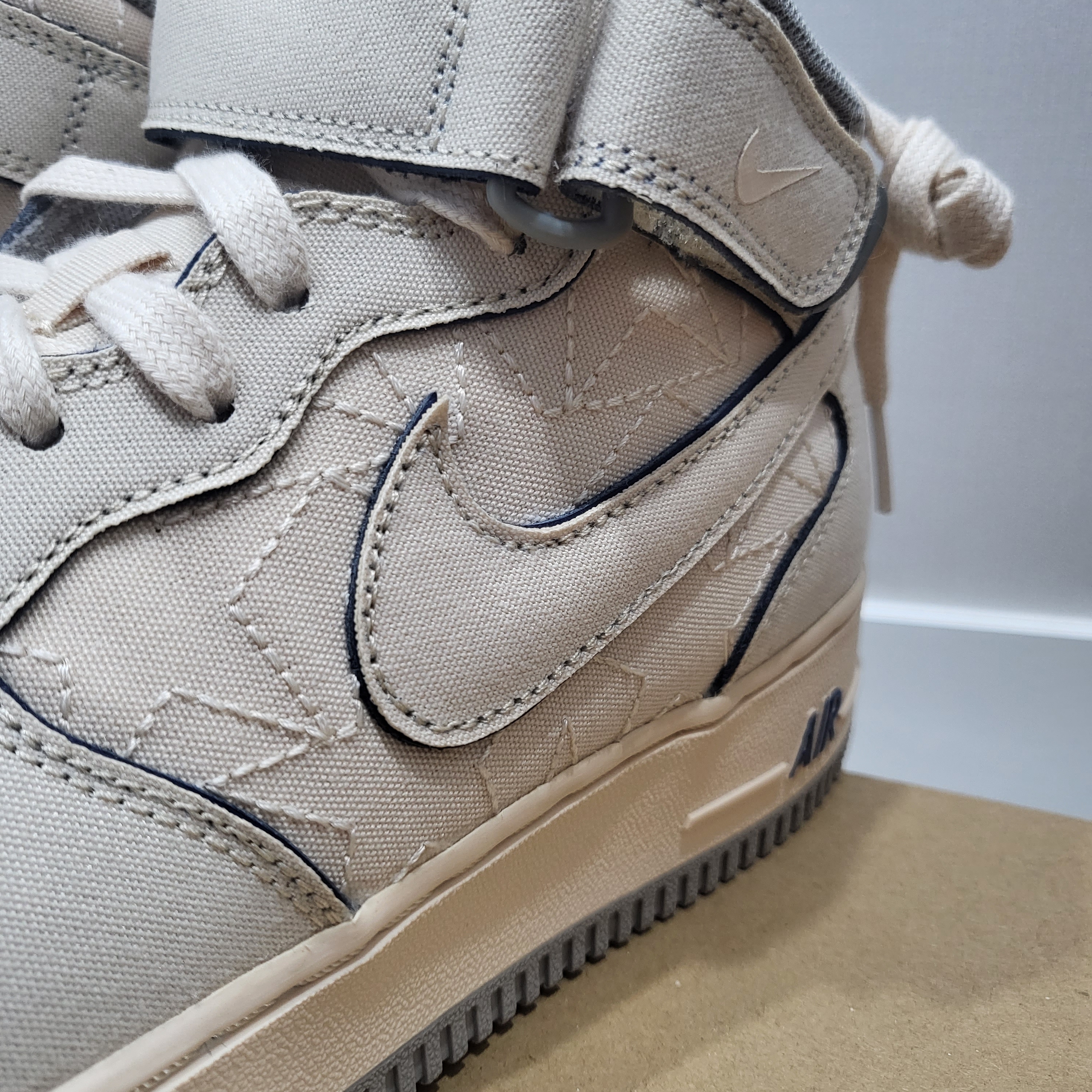 Nike Air Force 1 Mid '07 Pearl White 착용 스타일 - 2