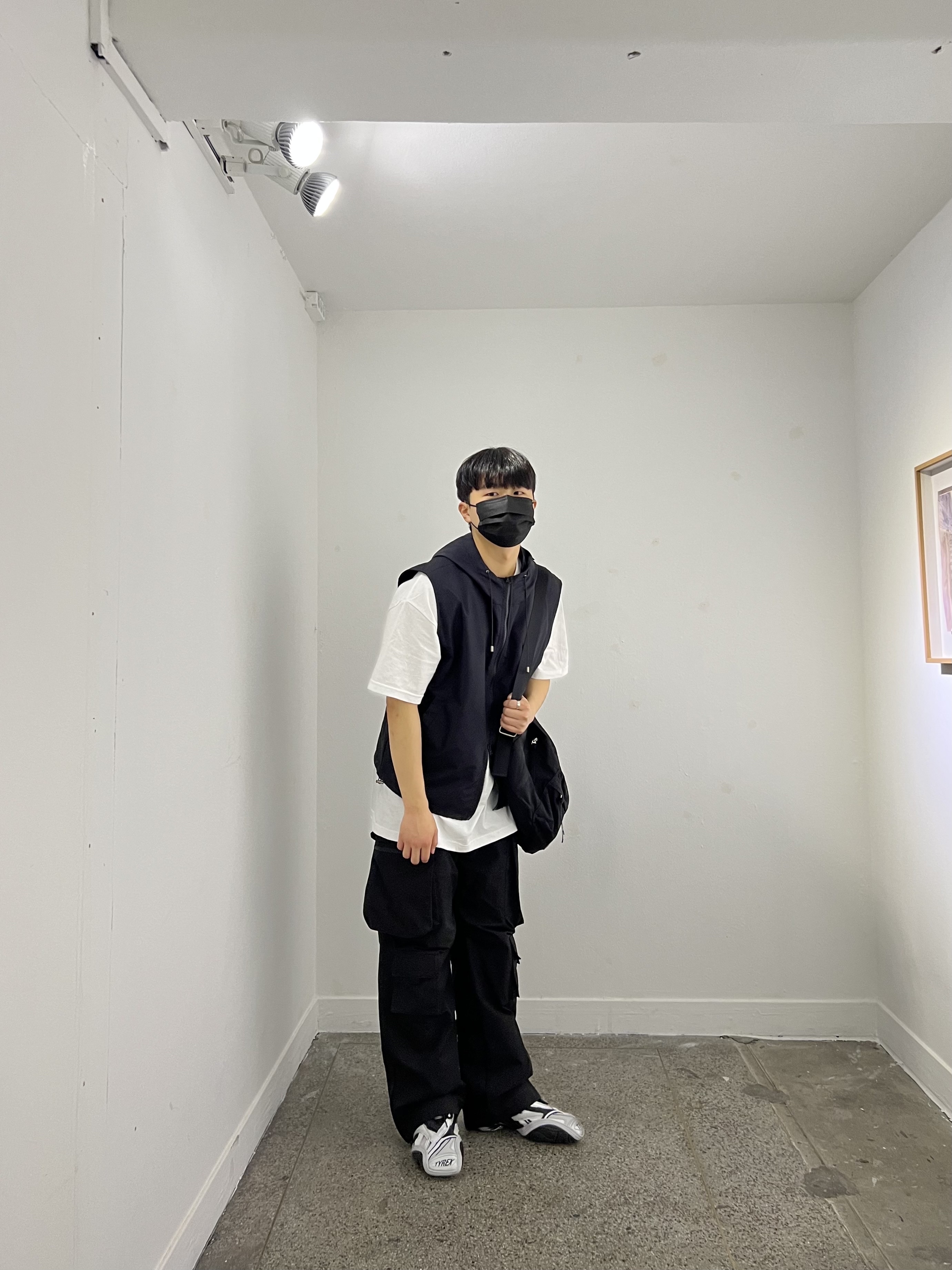 Balenciaga Tyrex Sneakers Black Grey 착용 스타일 - 3