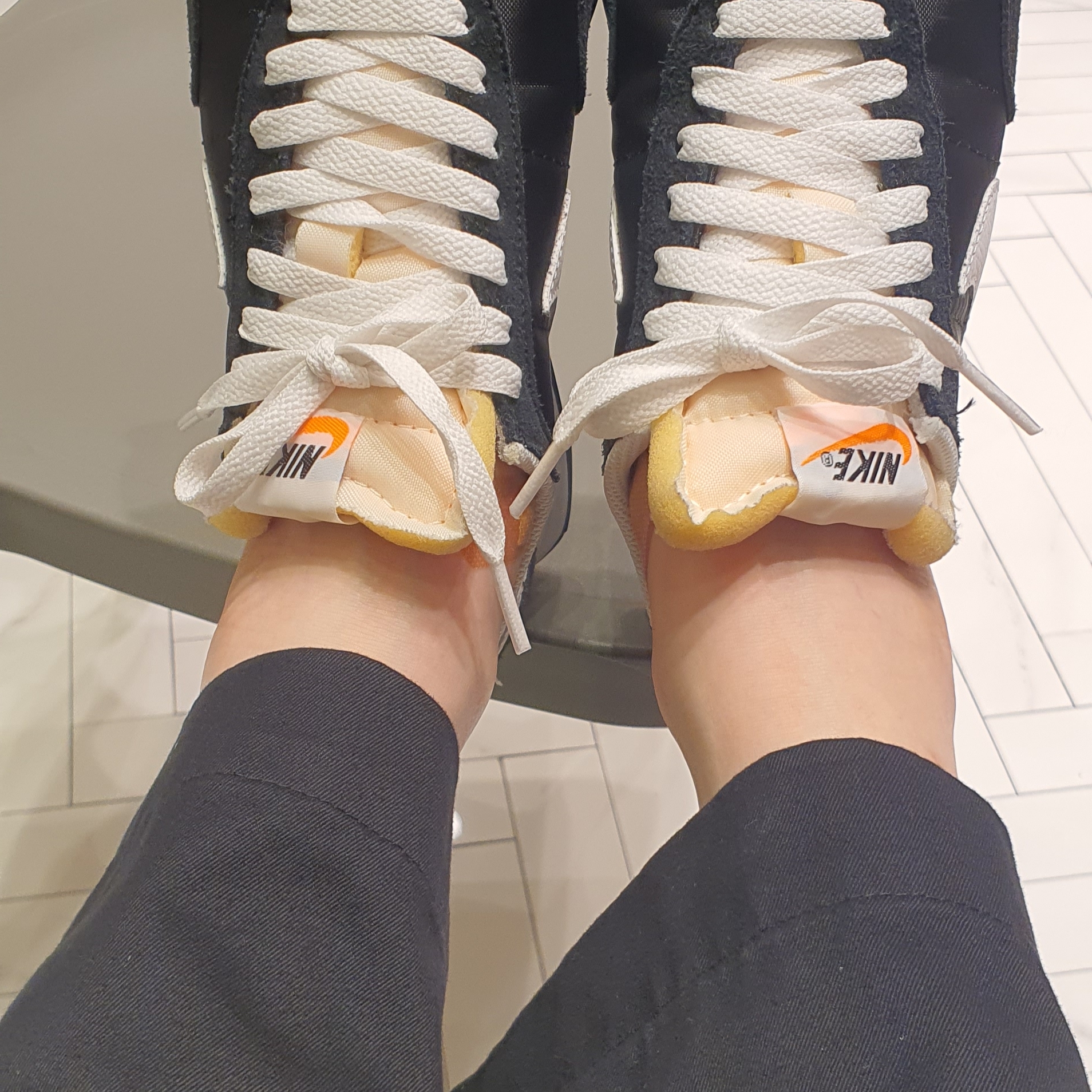 (W) Nike Waffle Trainer 2 Black White 착용 스타일 - 3