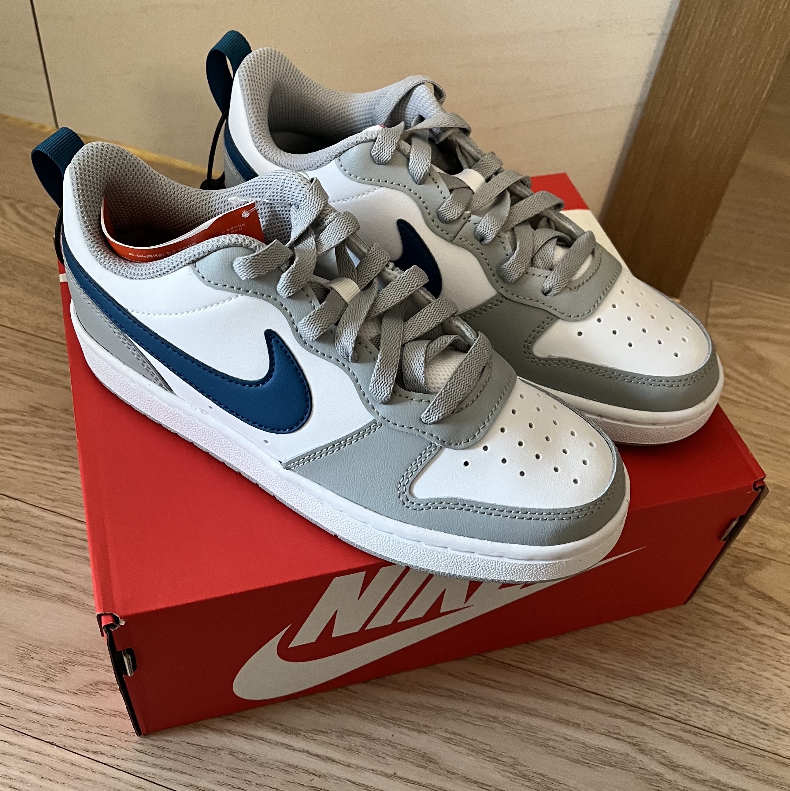 (GS) Nike Court Borough Low 2 Light Smoke Grey 착용 스타일 - 1