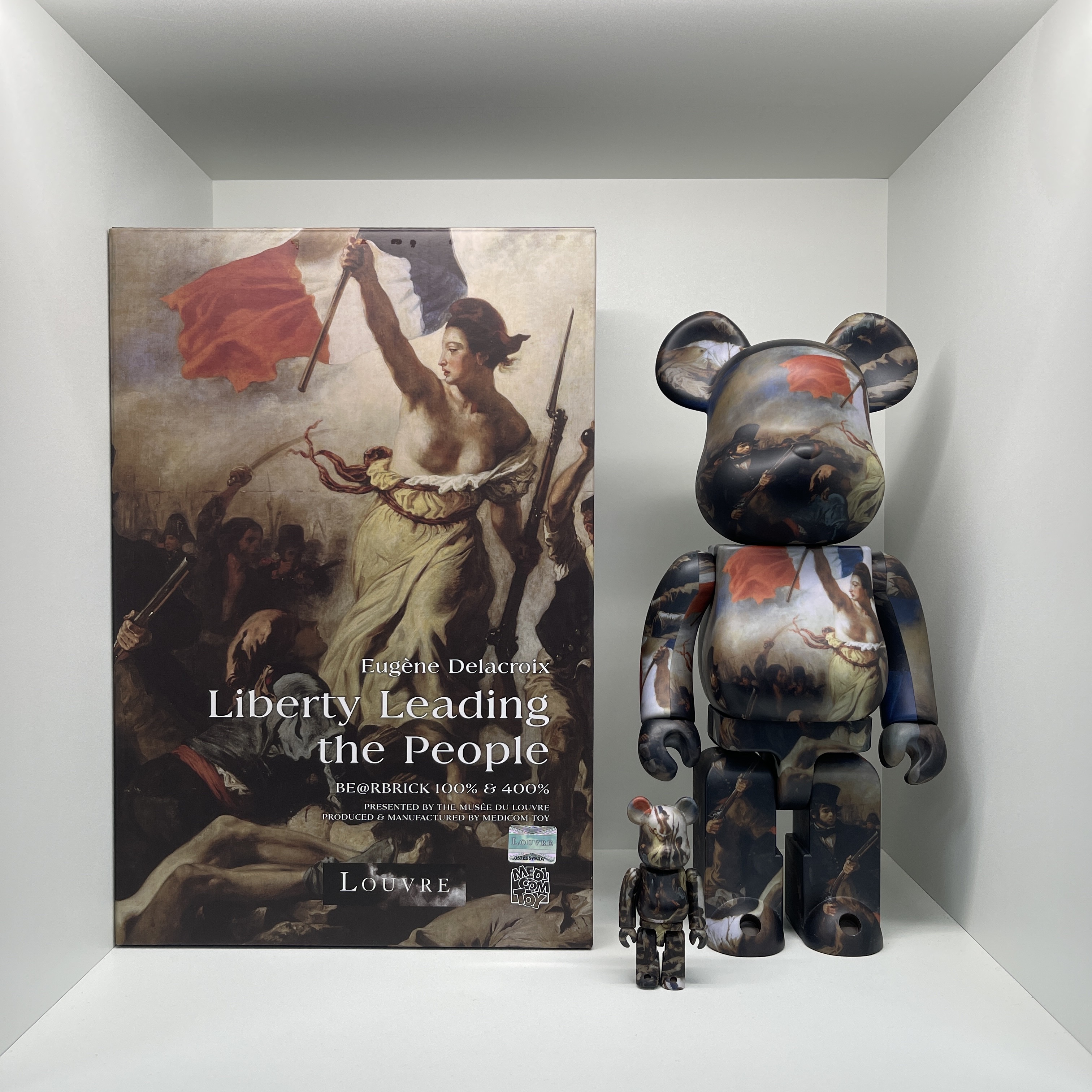 Bearbrick Eugene Delacroix Liberty Leading the People 100% & 400% Set 착용 스타일