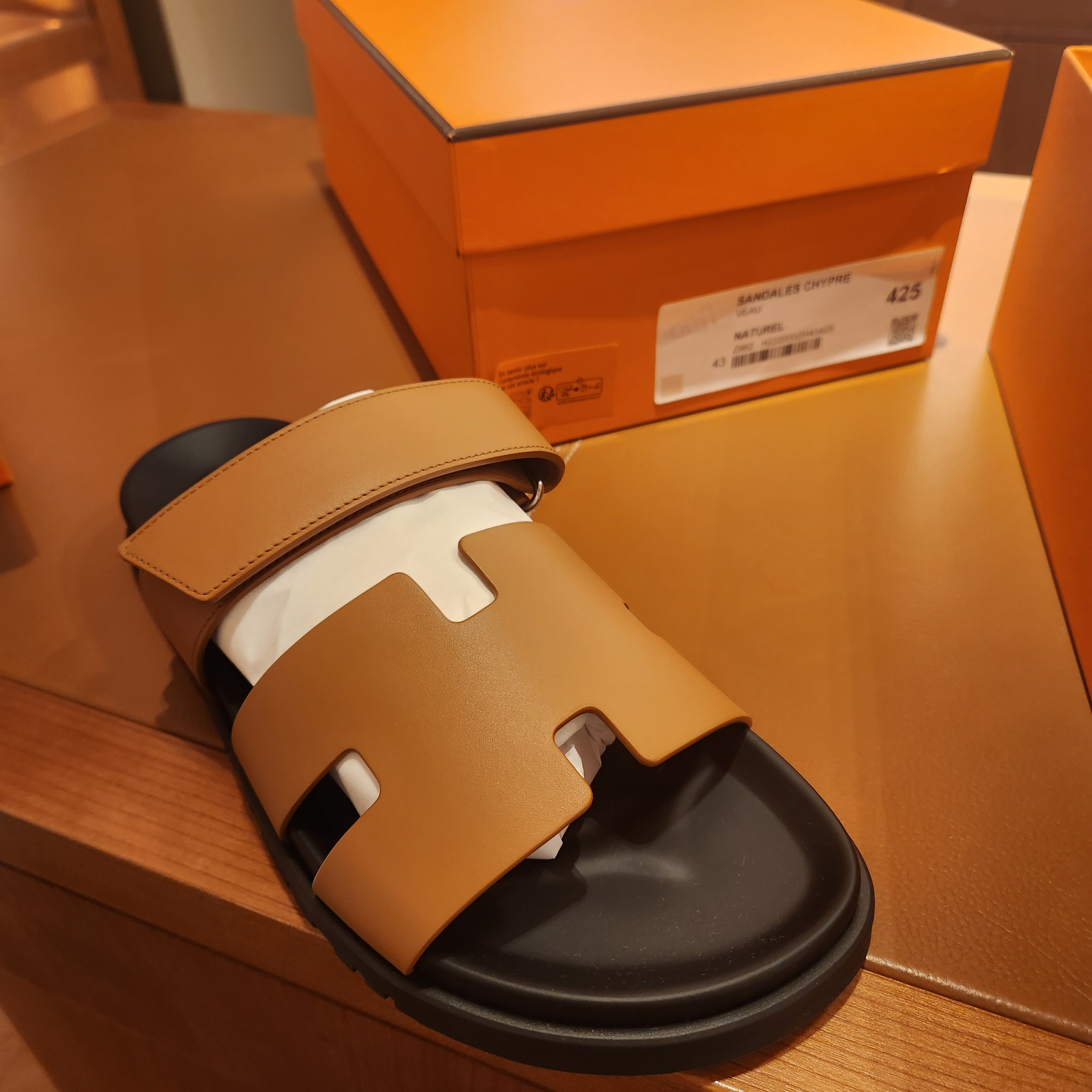 Hermes Chypre Sandal Calfskin & Naturel 착용 스타일
