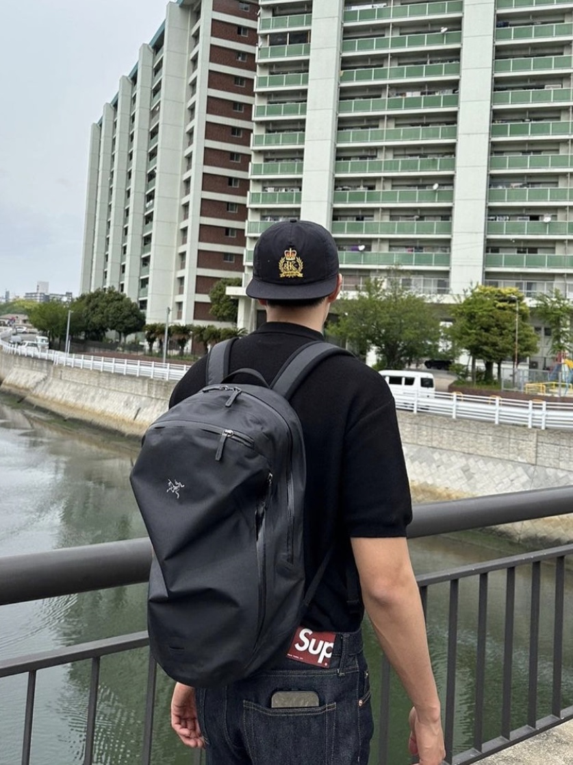 Arc'teryx Granville 16 Zip Backpack Black 착용 스타일 - 1