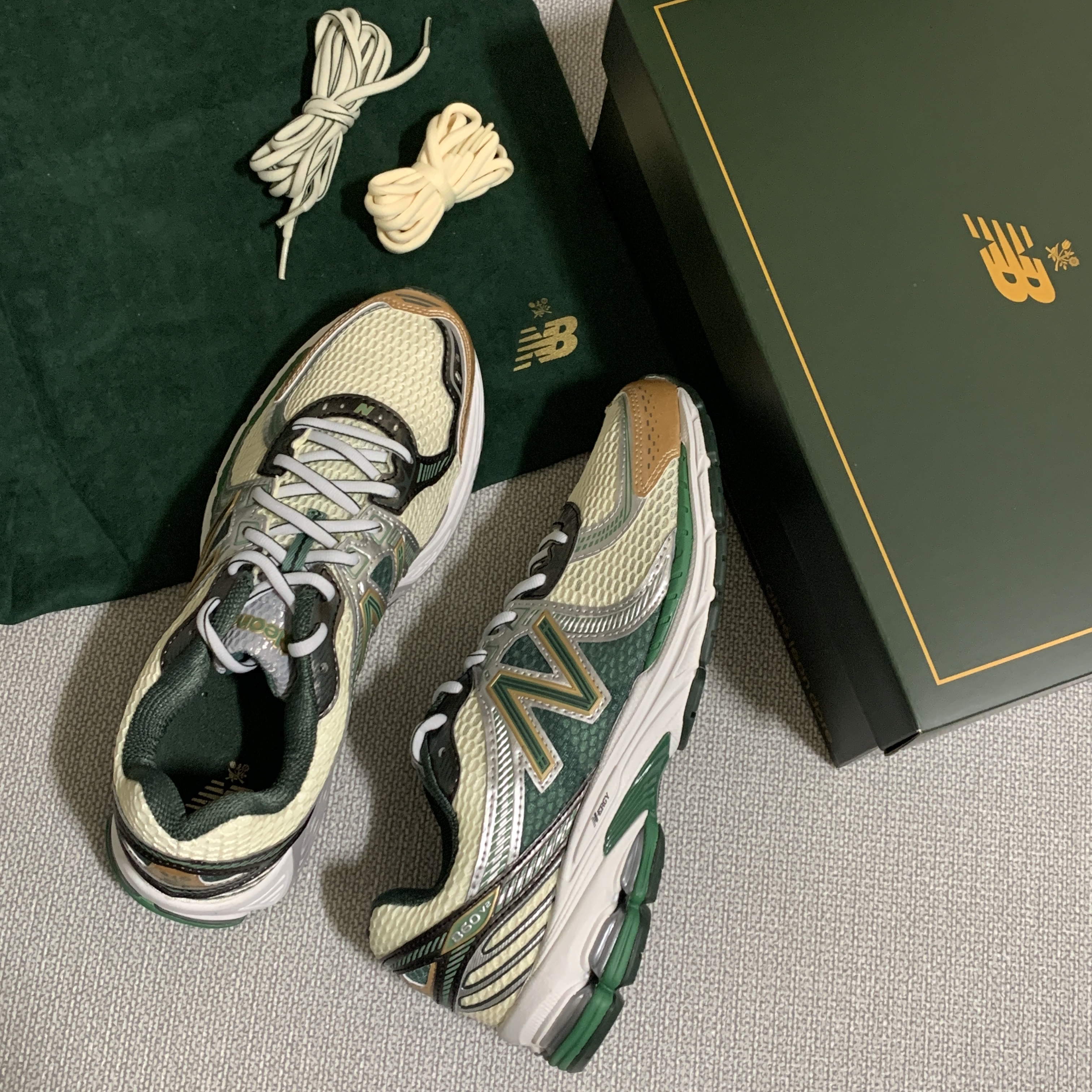 New Balance x Aime Leon Dore 860v2 Green 착용 스타일 - 1
