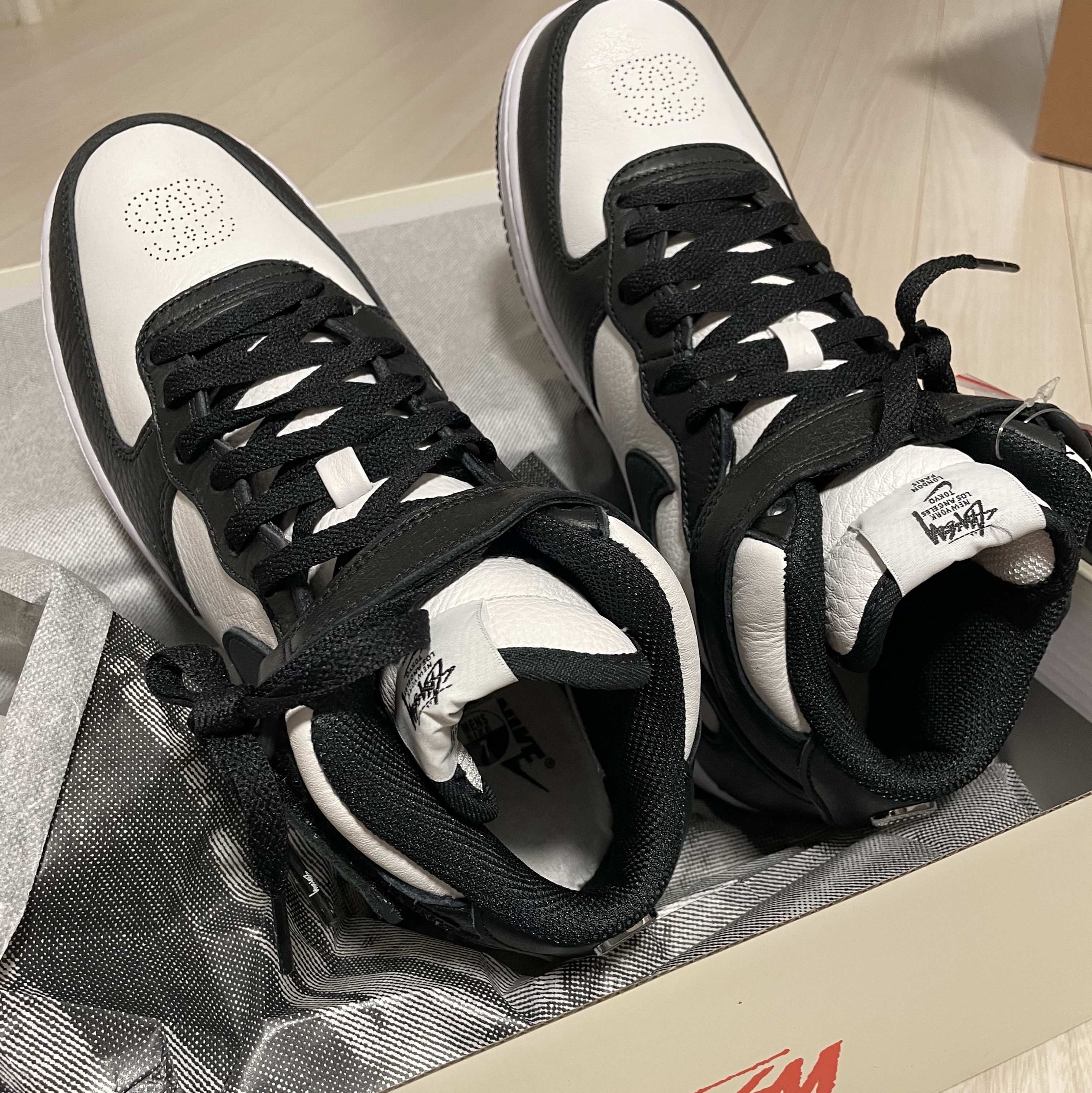 Nike x Stussy Air Force 1 '07 Mid SP Black and Light Bone 착용 스타일 - 4