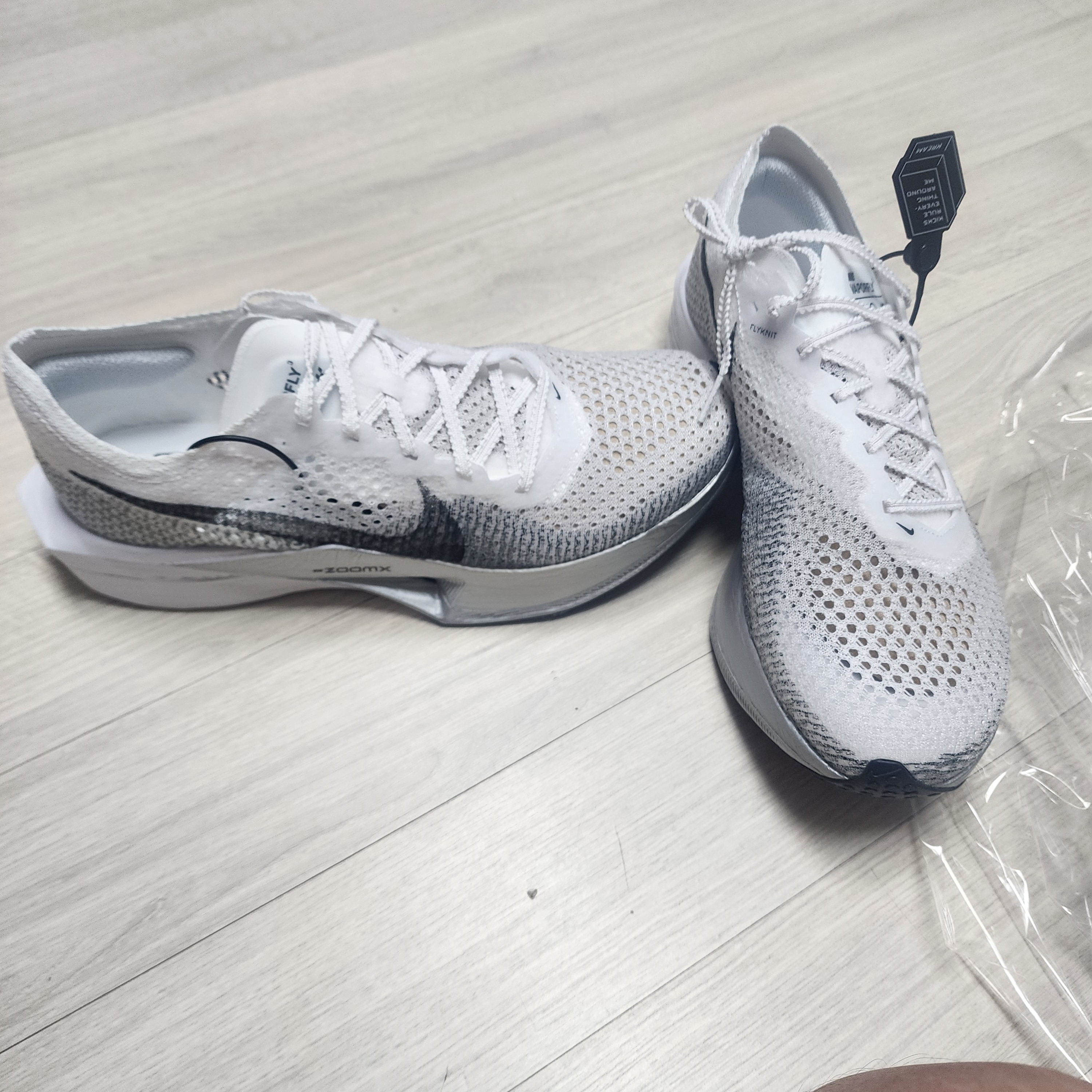 Nike ZoomX Vaporfly Next% 3 White Grey 착용 스타일
