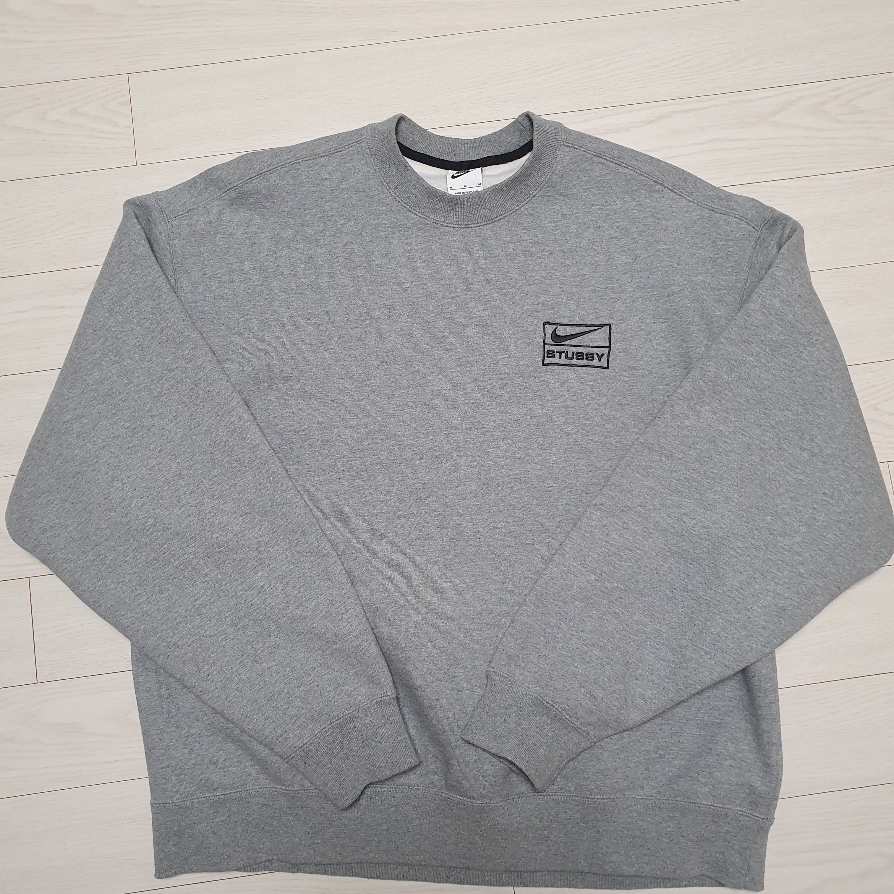 Nike x Stussy NRG Fleece Crewneck Dark Grey Heather (DO9337-063) 착용 스타일