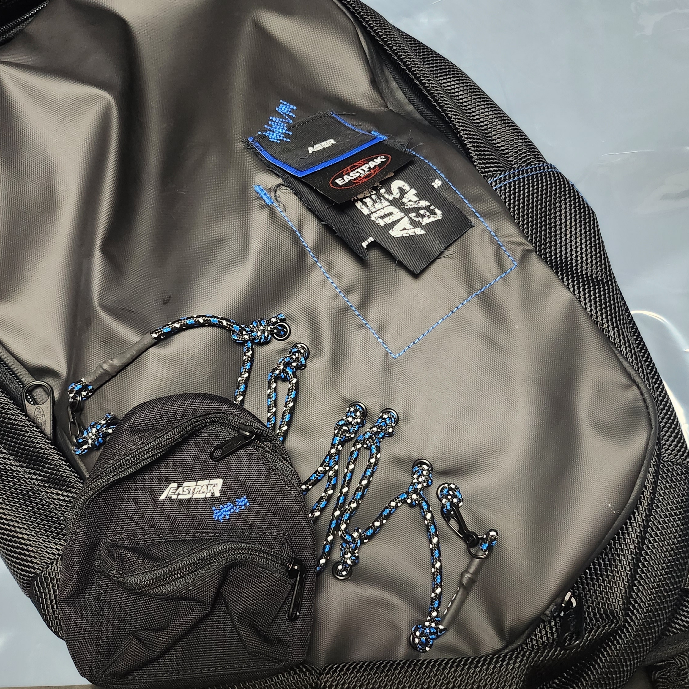 Ader Error x Eastpak Up-Down Sling Black 착용 스타일