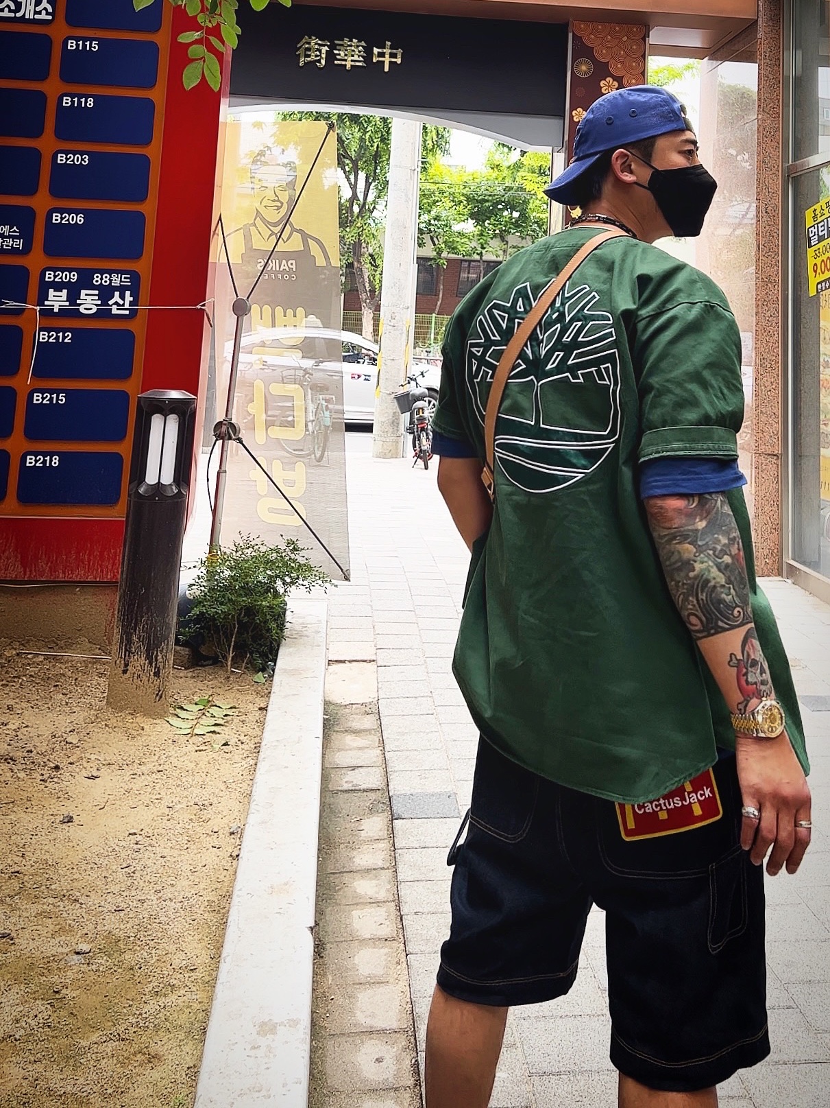 Supreme Coated Cordura Camp Cap Royal - 22SS, Supreme x The North Face Printed Pocket T-Shirt Navy - 23SS 착용 스타일 - 1