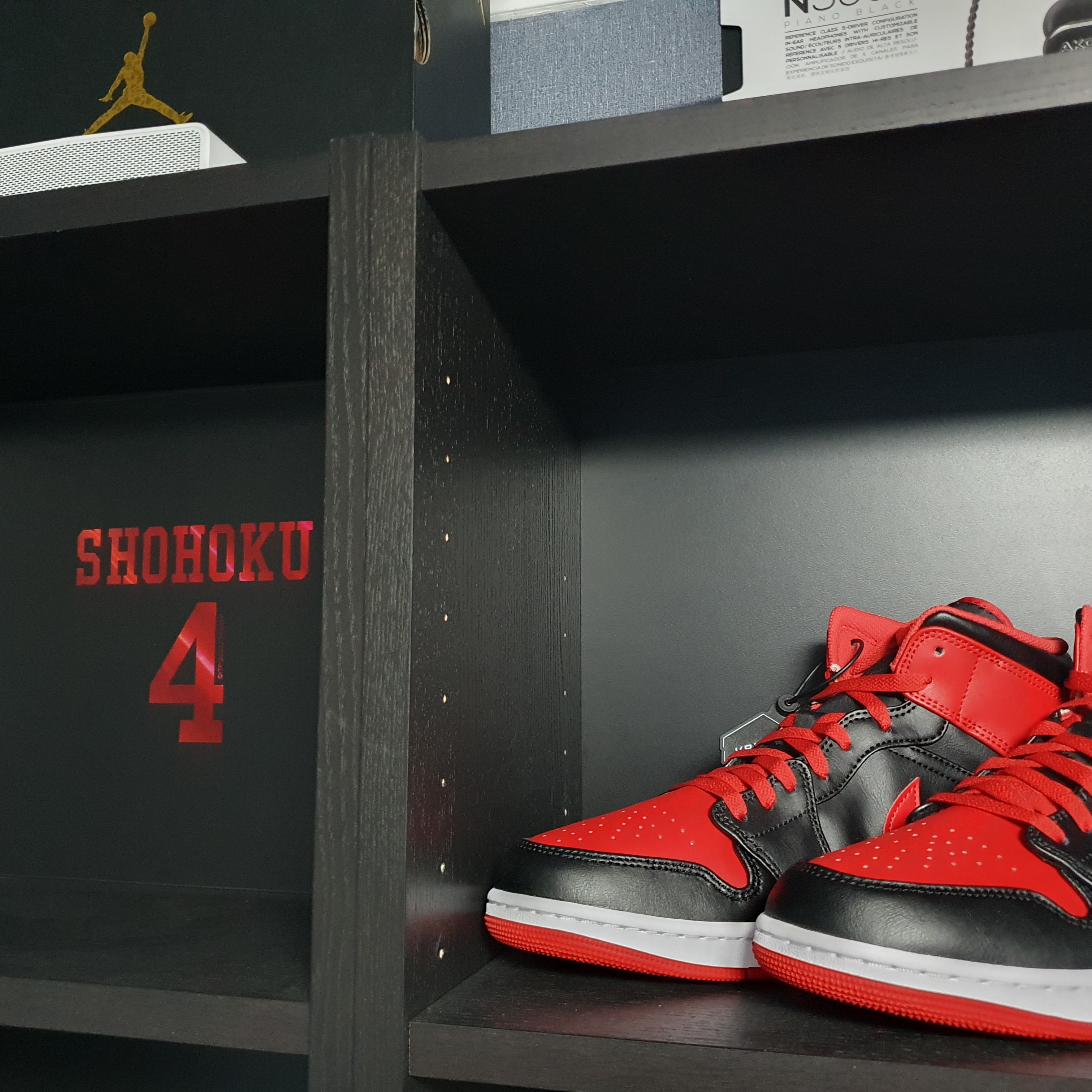 Jordan 1 Mid Black Fire Red 착용 스타일