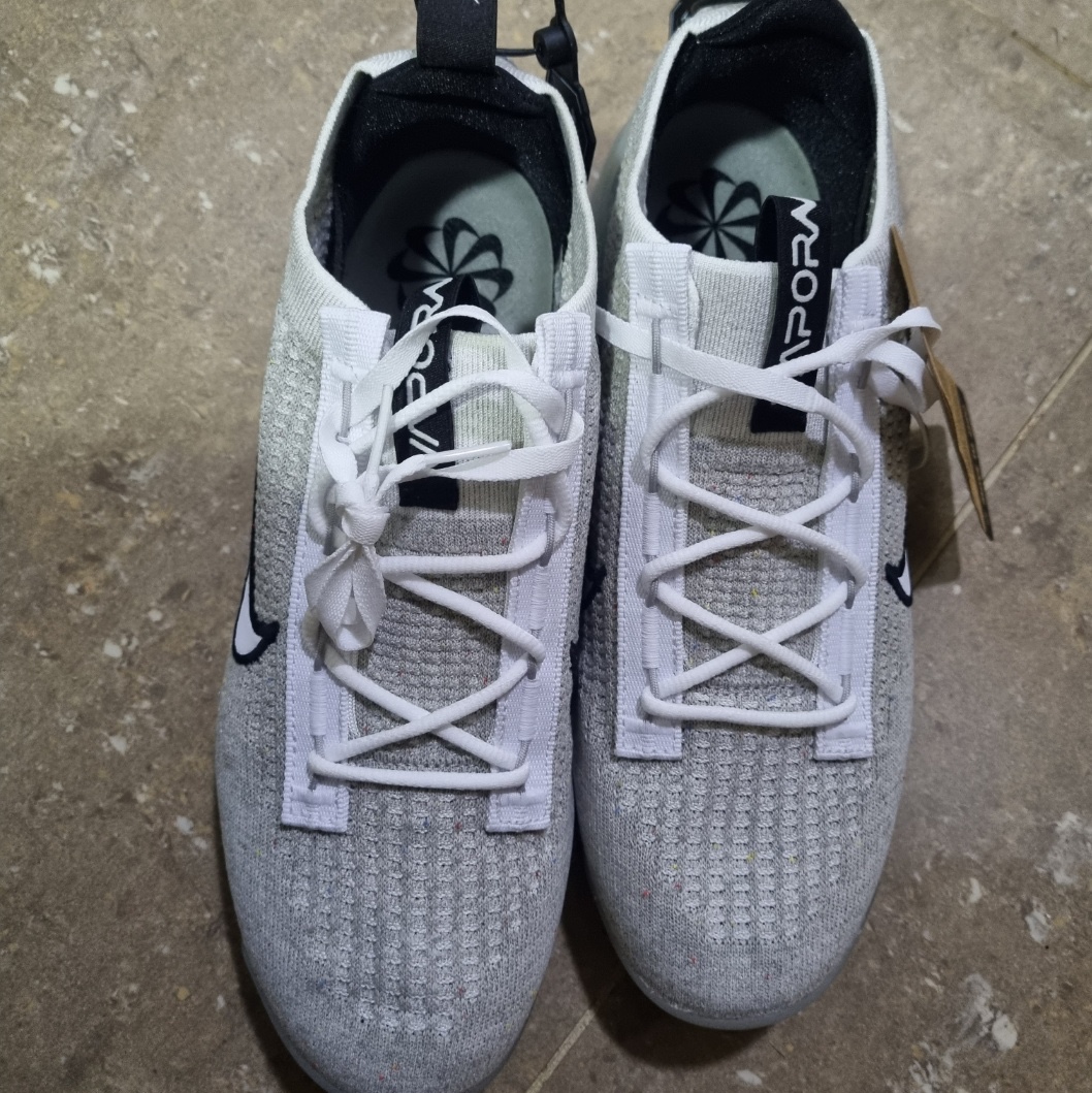 Nike Air VaporMax 2021 Flyknit White 착용 스타일 - 1