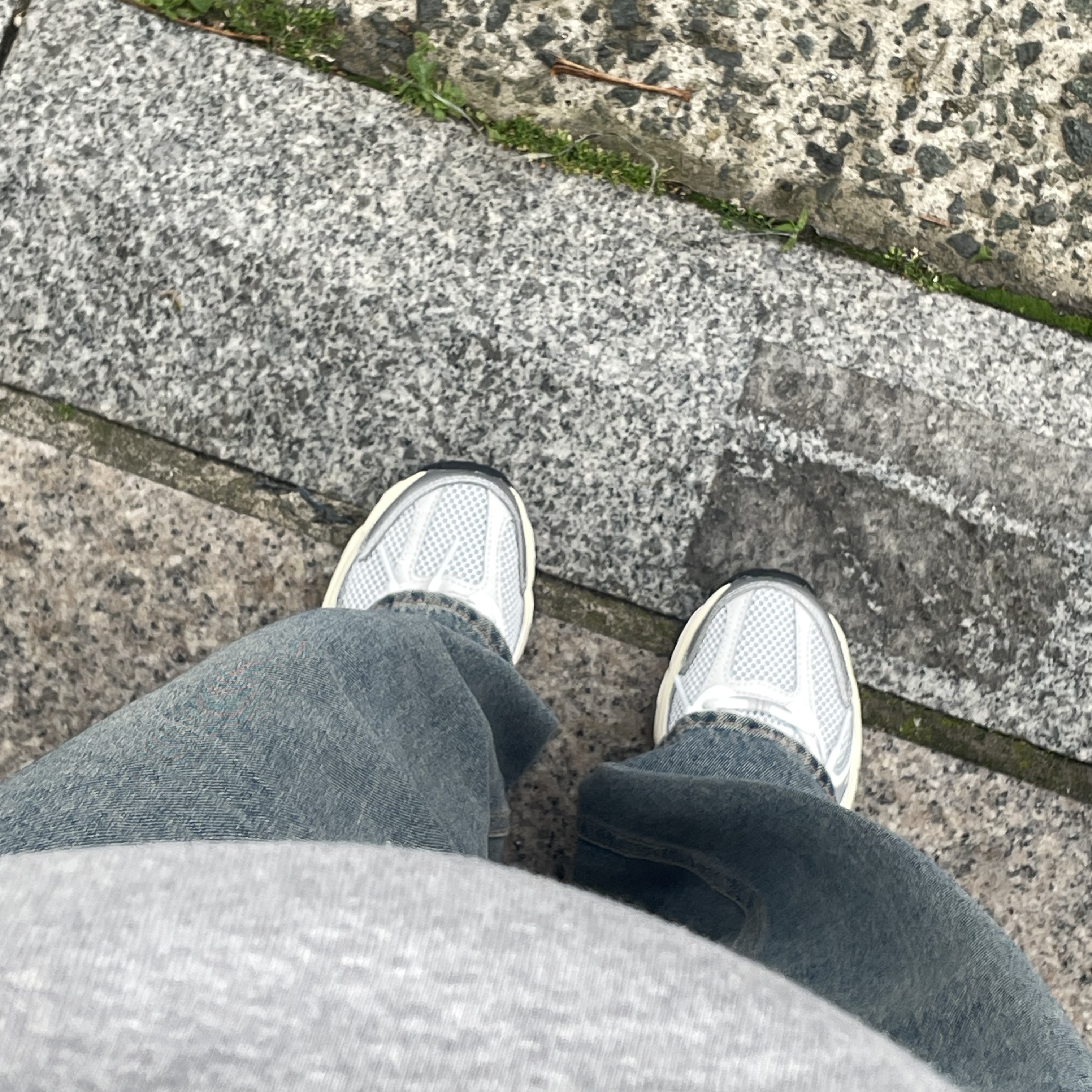 New Balance 530 Silver Cream 착용 스타일 - 1
