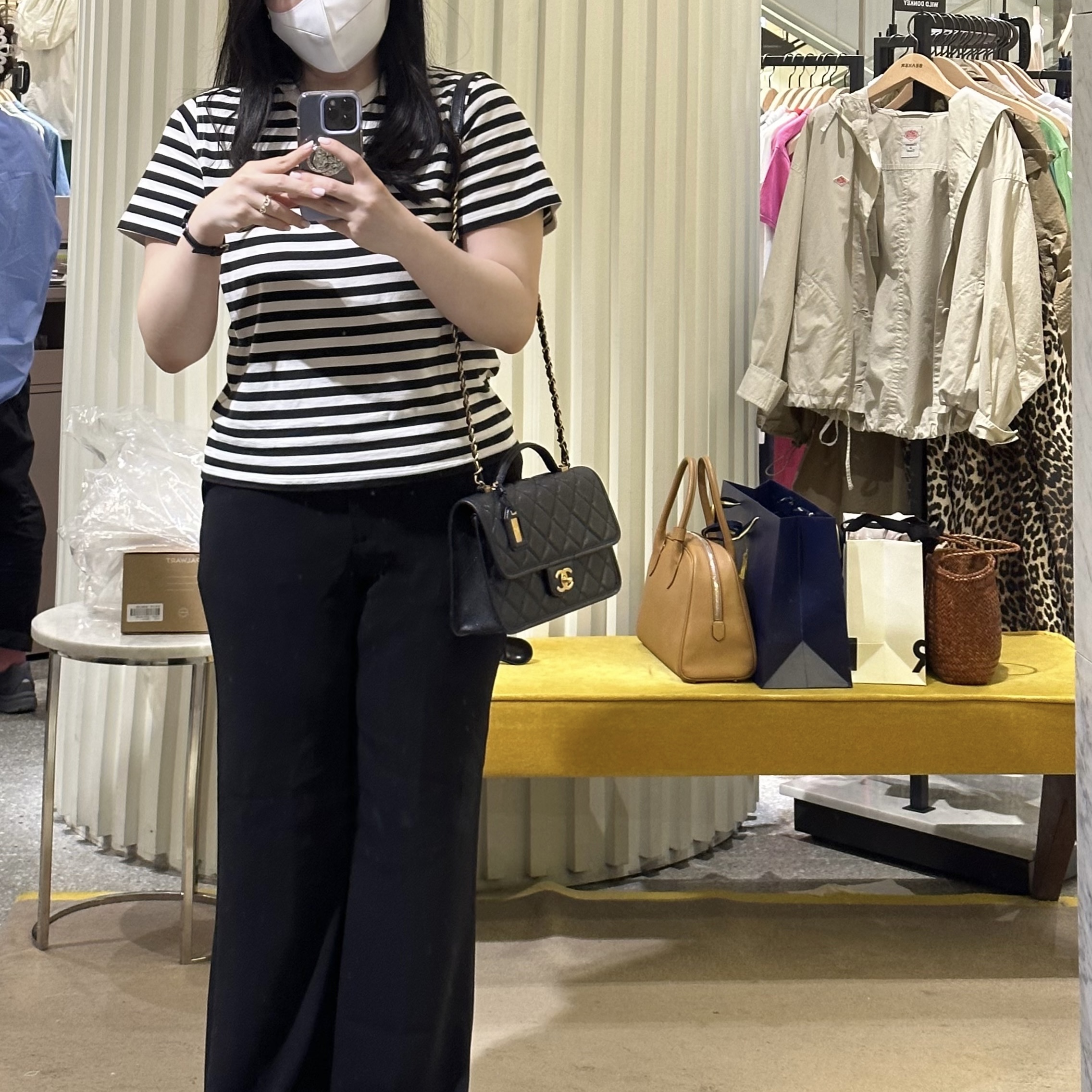 Chanel Small Flap Bag with Top Handle Calfskin & Gold Black 착용 스타일