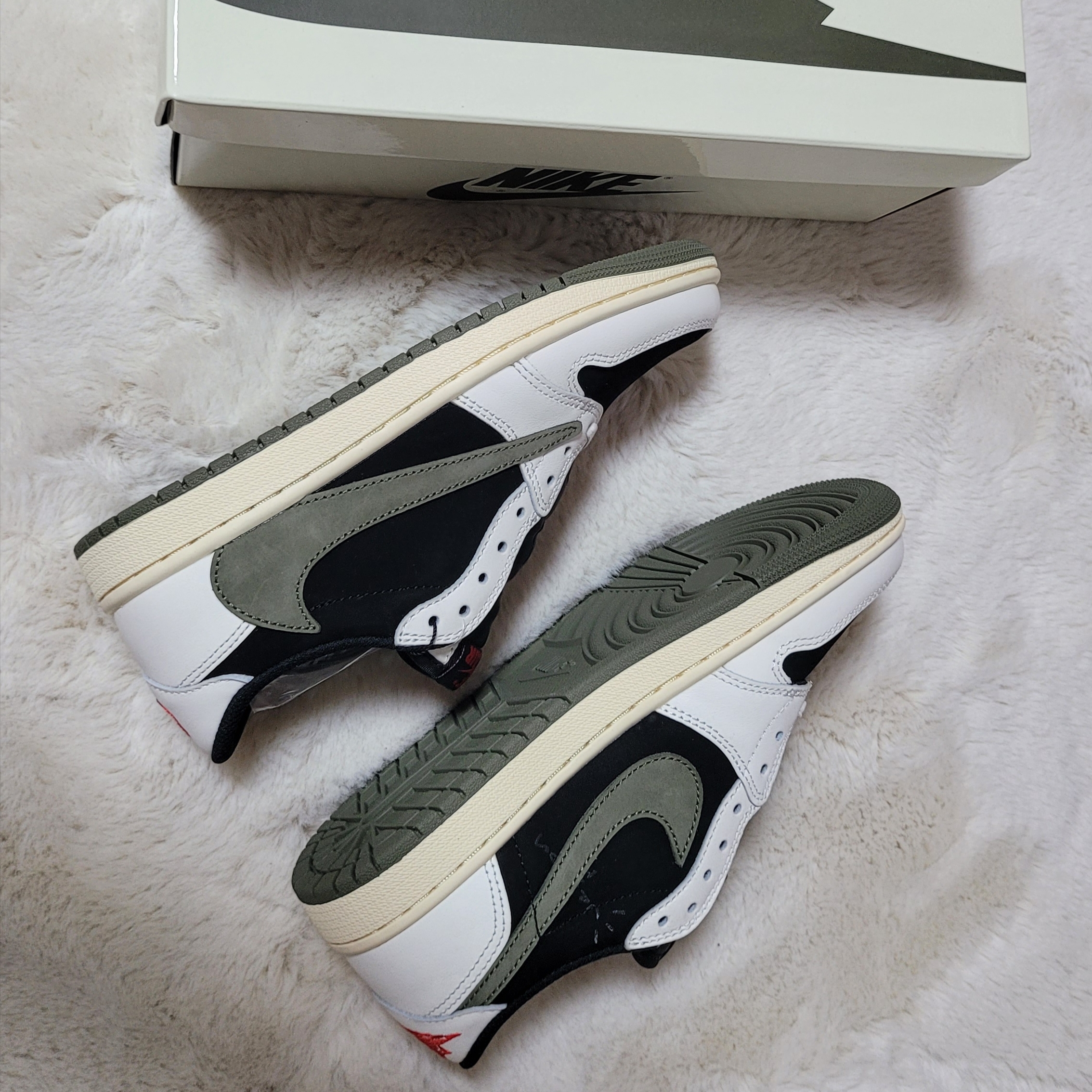 (W) Jordan 1 x Travis Scott Retro Low OG SP Medium Olive 착용 스타일