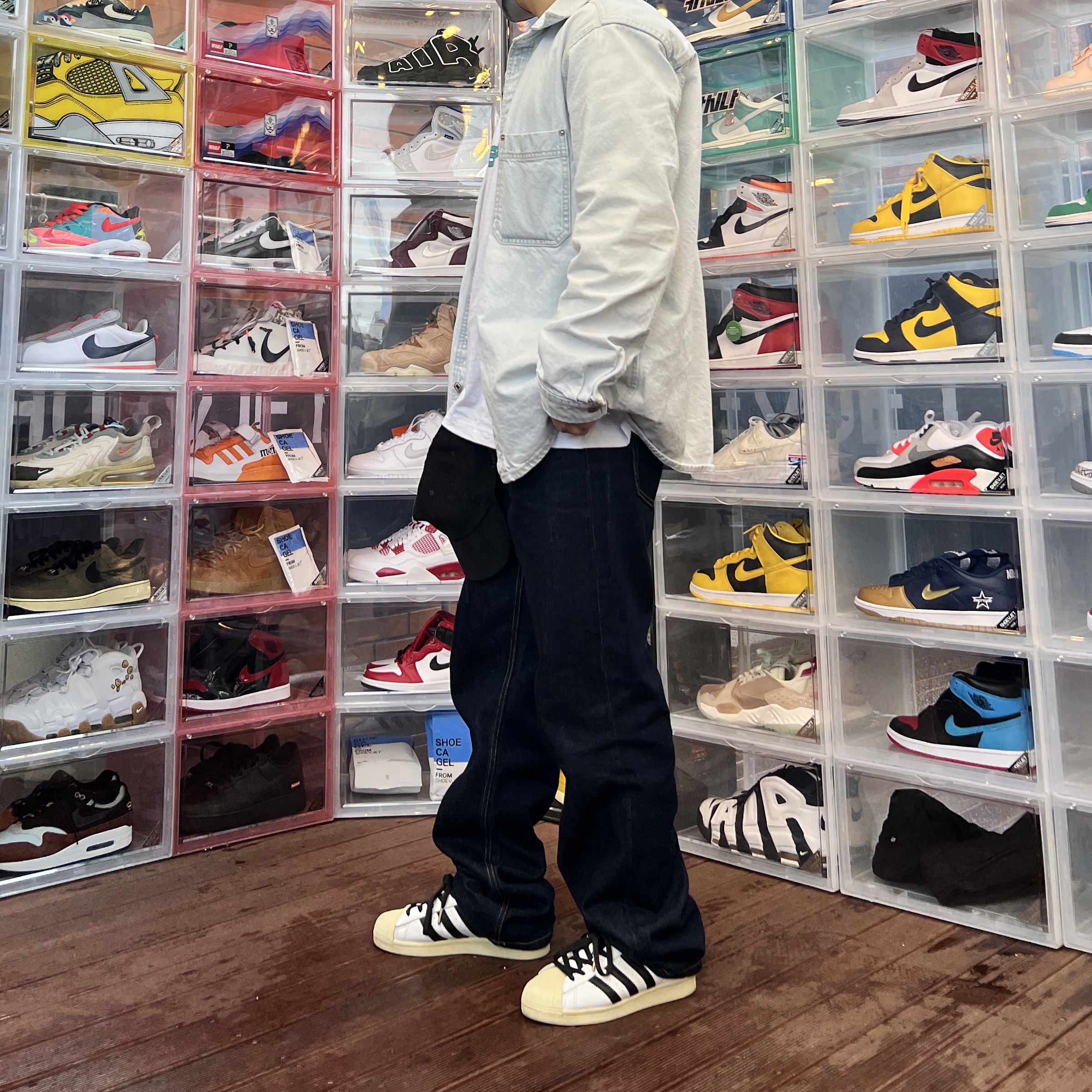 Adidas Superstar Premium White Black 착용 스타일