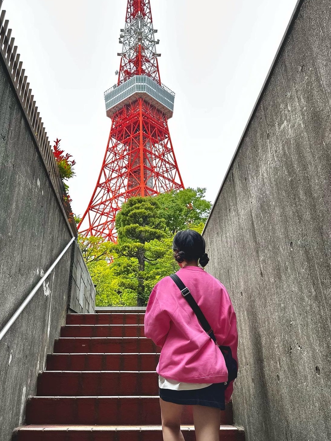 Nike x Stussy NRG Washed Fleece Crewneck Lotus PInk, Nike x Ambush Air Force 1 Low SP Black 착용 스타일 - 3