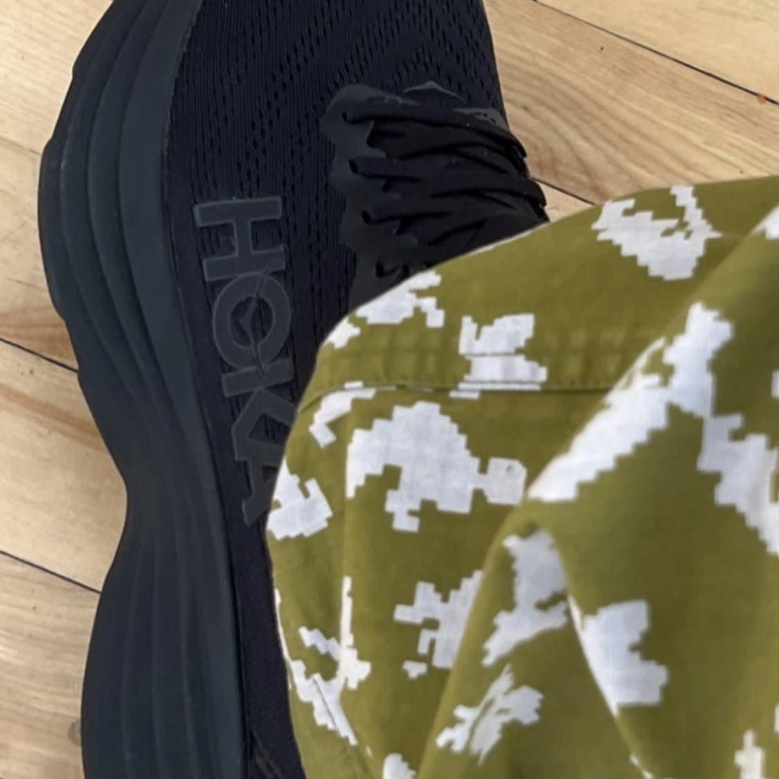 Hoka Bondi 8 Black - Wide 착용 스타일