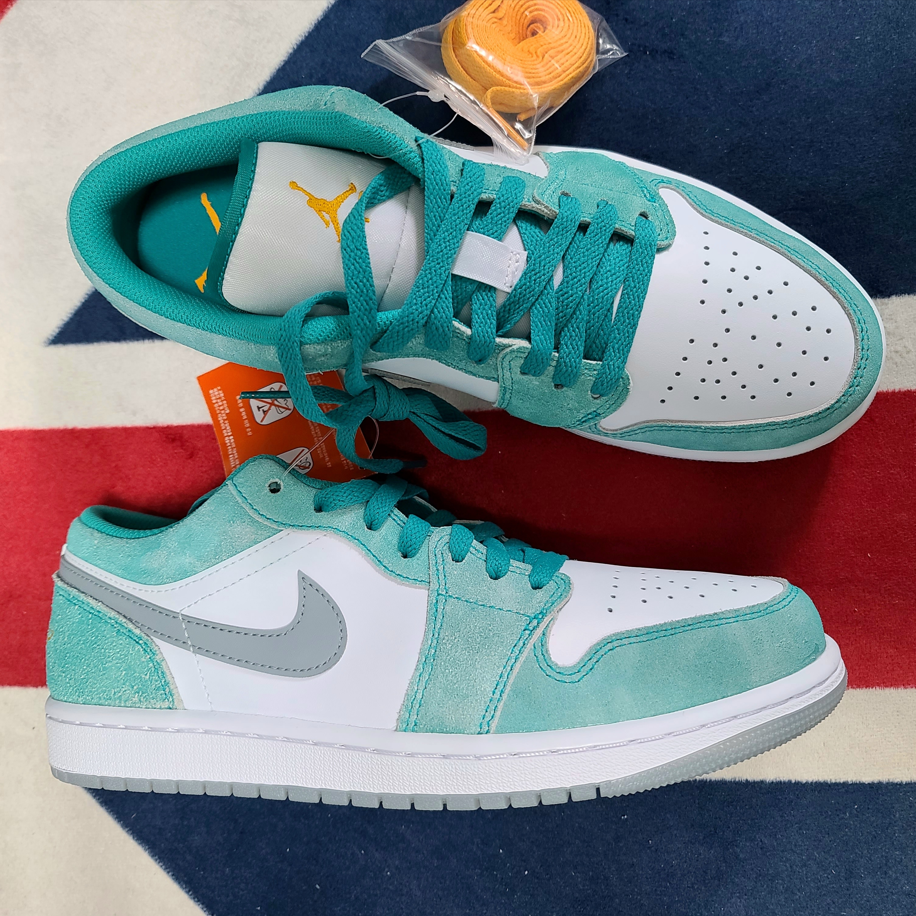 Jordan 1 Low SE New Emerald 착용 스타일 - 2