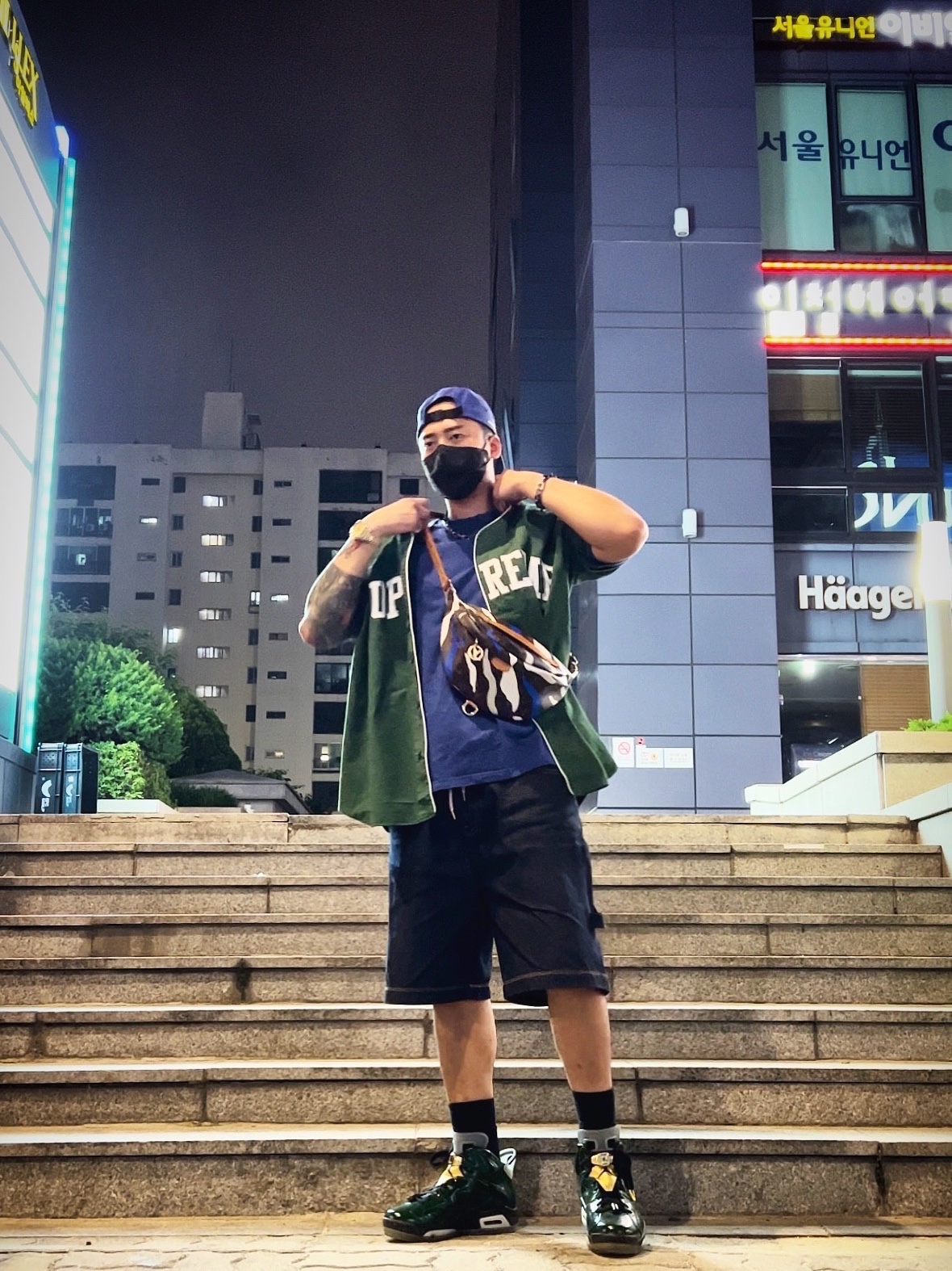 Supreme Coated Cordura Camp Cap Royal - 22SS, Supreme x The North Face Printed Pocket T-Shirt Navy - 23SS 착용 스타일 - 4