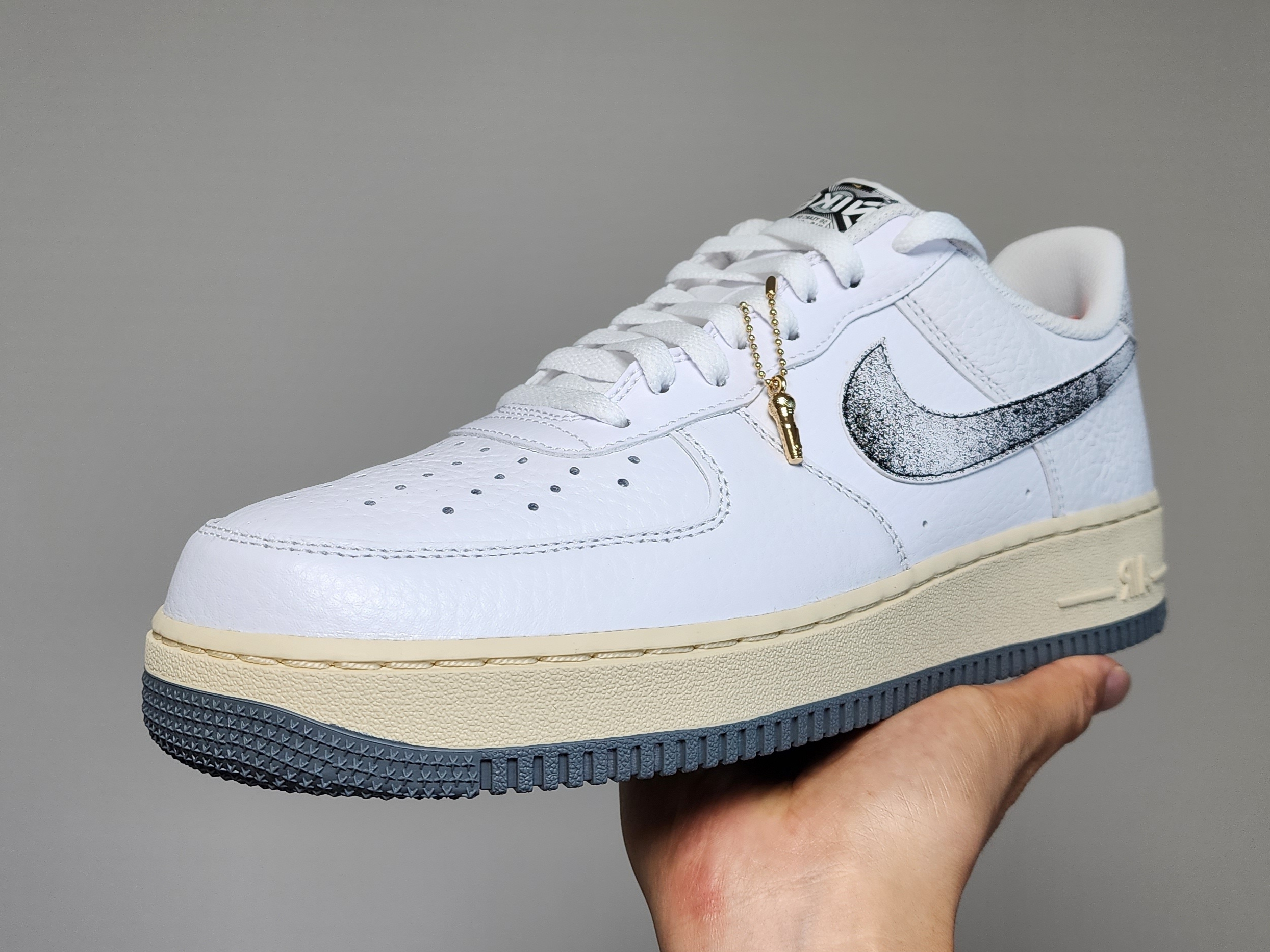 Nike Air Force 1 '07 LX White Smoke Grey 착용 스타일