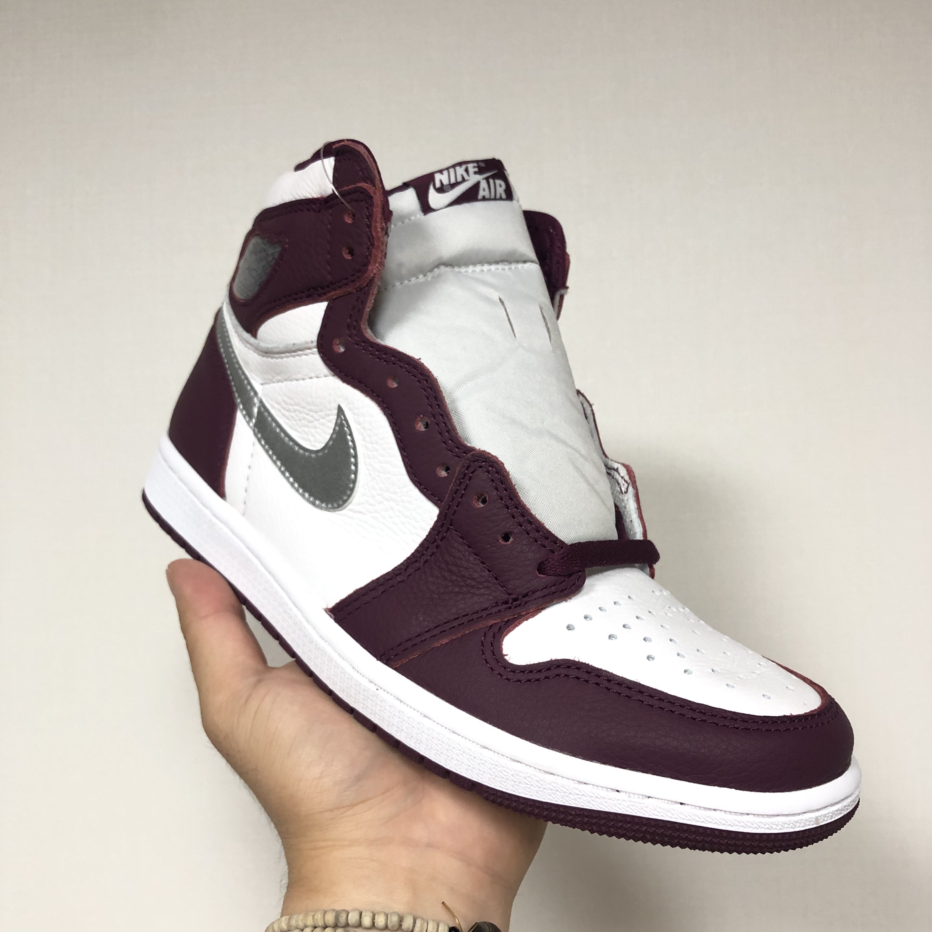 Jordan 1 Retro High OG Bordeaux 착용 스타일