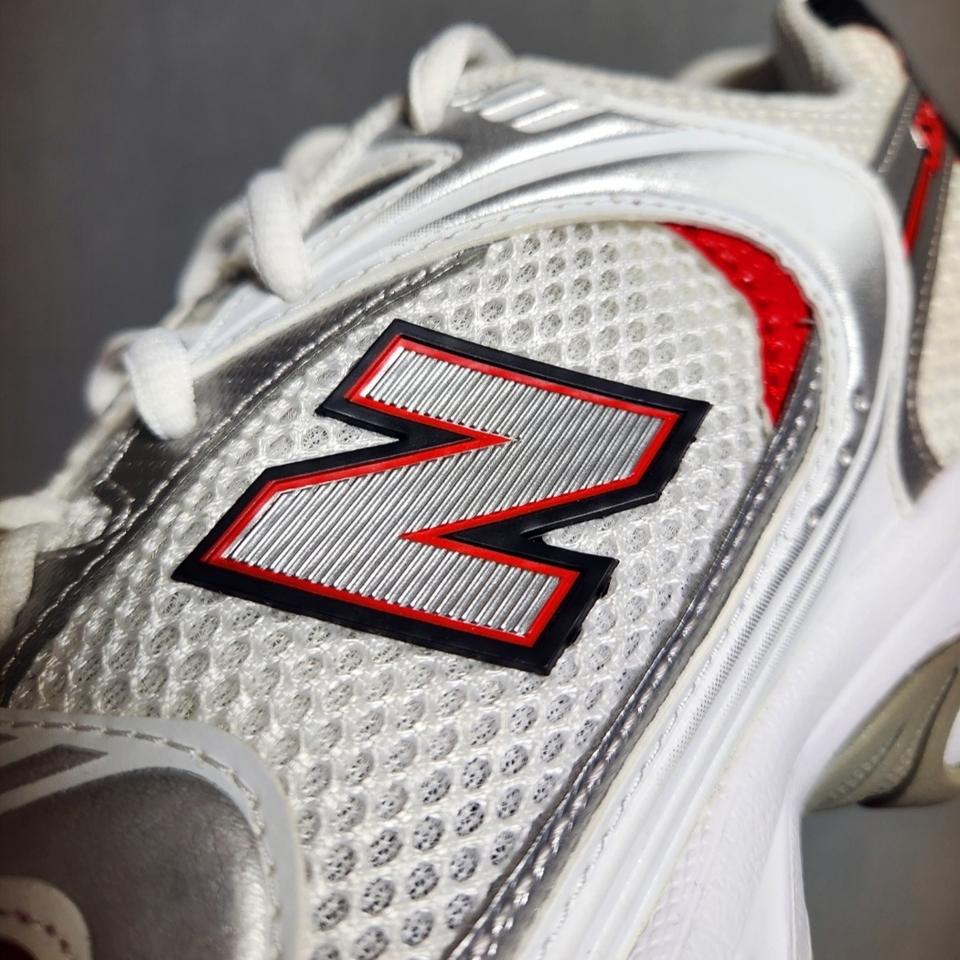 New Balance 530 White Red 착용 스타일 - 2